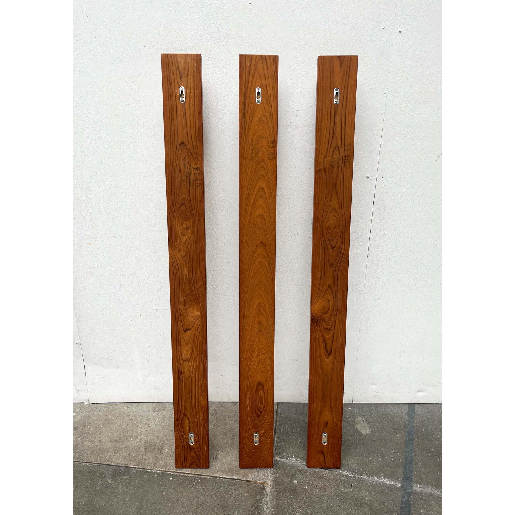 Set di 3 appendiabiti in teak di Aksel Kjersgaard per Odder Furniture, anni '60 in vendita 7