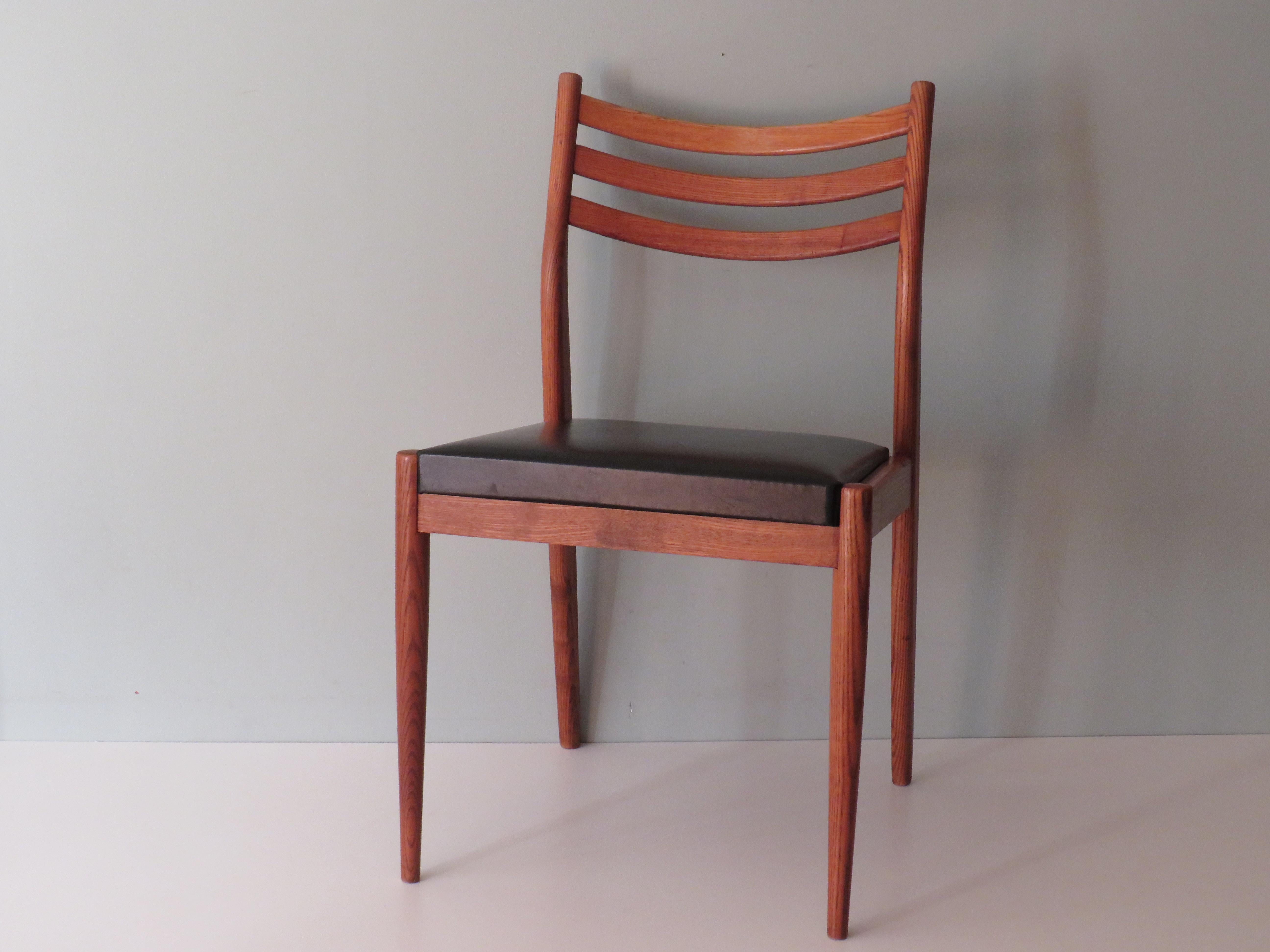 Satz von 3 Esszimmerstühlen aus Teakholz, dänisches Design 1960-1970 im Angebot 3