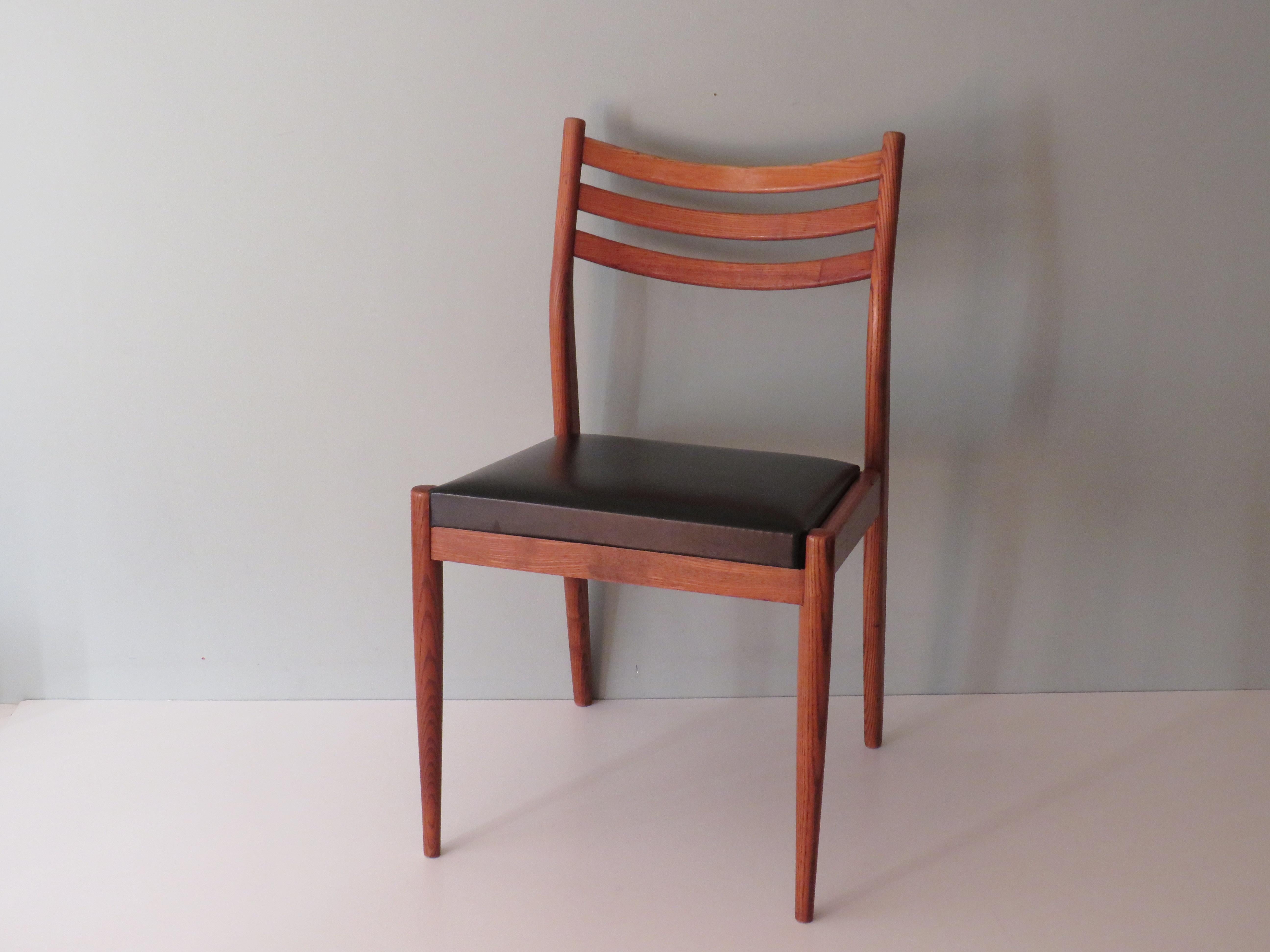 Satz von 3 Esszimmerstühlen aus Teakholz, dänisches Design 1960-1970 im Angebot 4