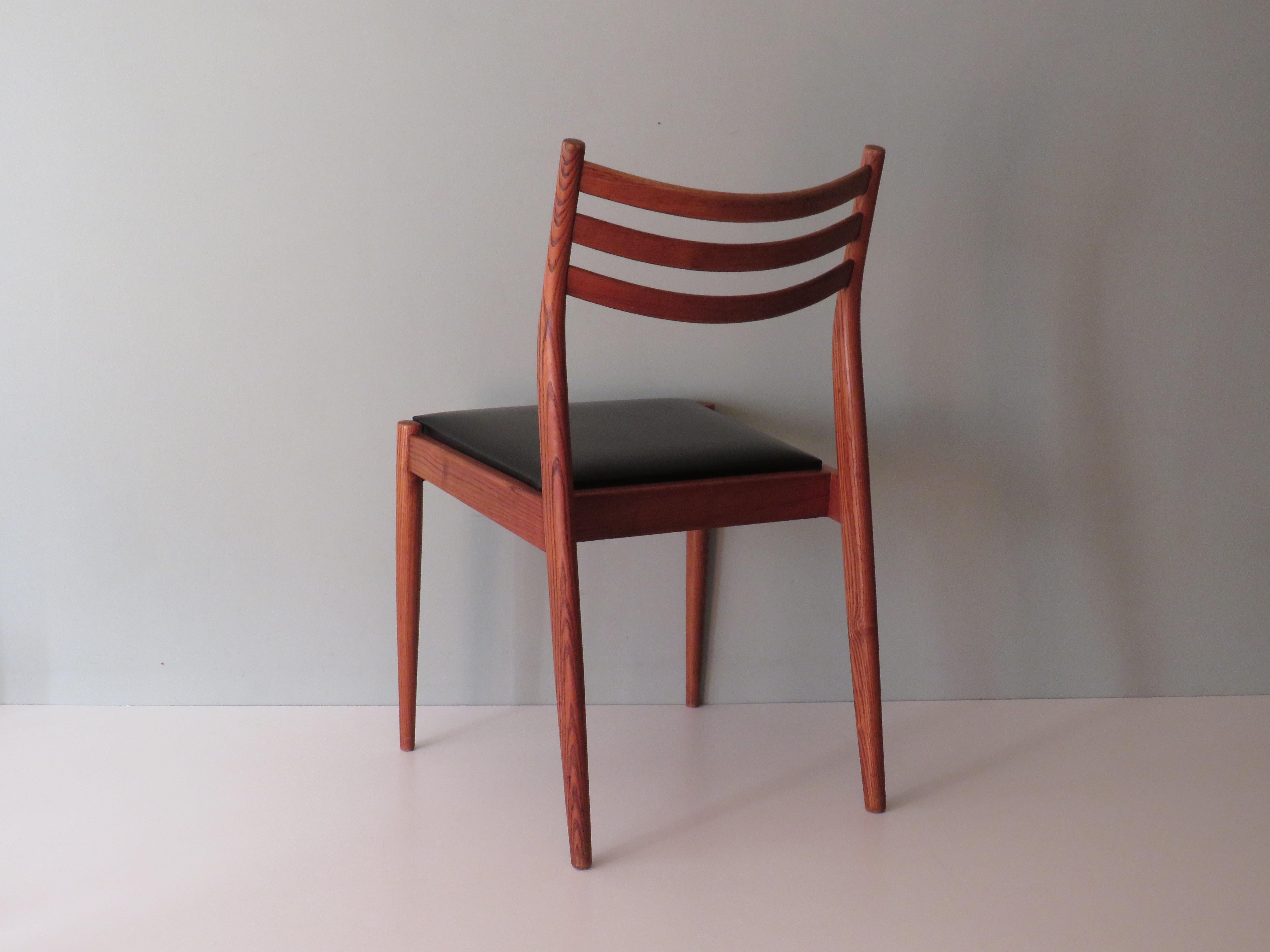 Satz von 3 Esszimmerstühlen aus Teakholz, dänisches Design 1960-1970 im Angebot 5