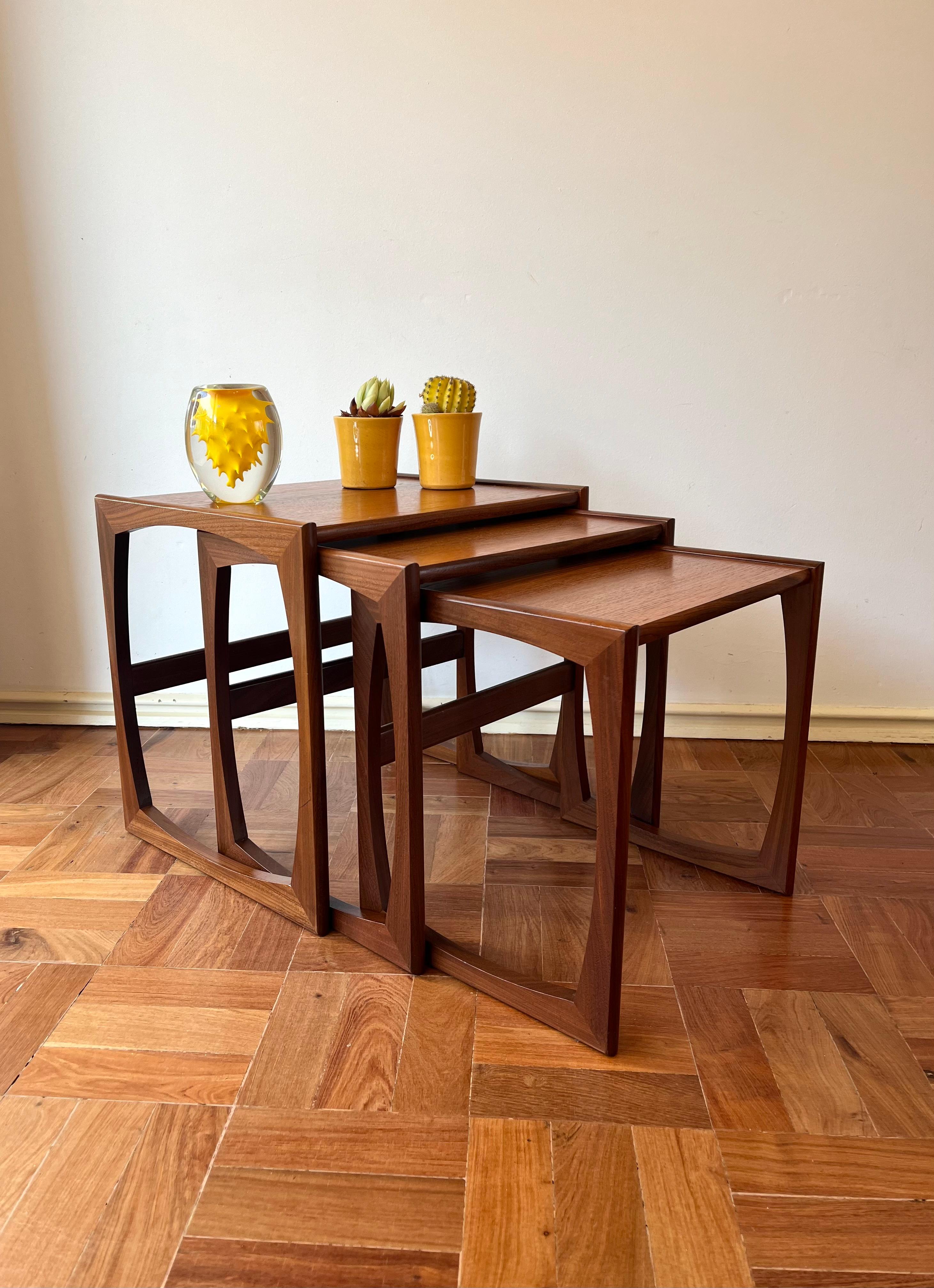 Beautiful set of three teak nesting tables by G-Plan, United Kingdom, 1950s-1960s.
Very good condition.
The label is still present under the smallest table.

Please do not hesitate to contact me if you have any questions.