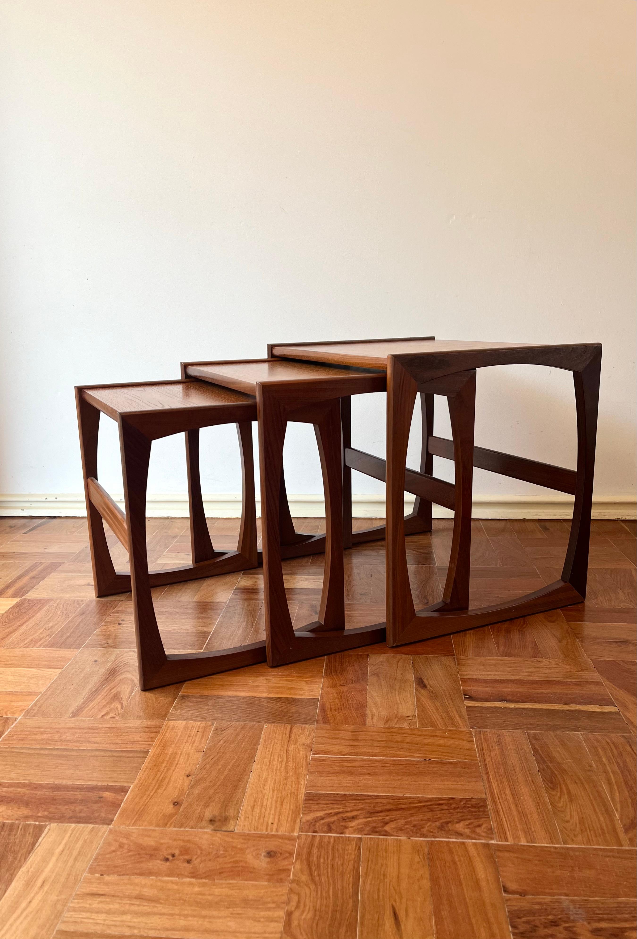 set of 3 teak nesting table, G-Plan, 1960s In Good Condition For Sale In Marinha Grande, PT
