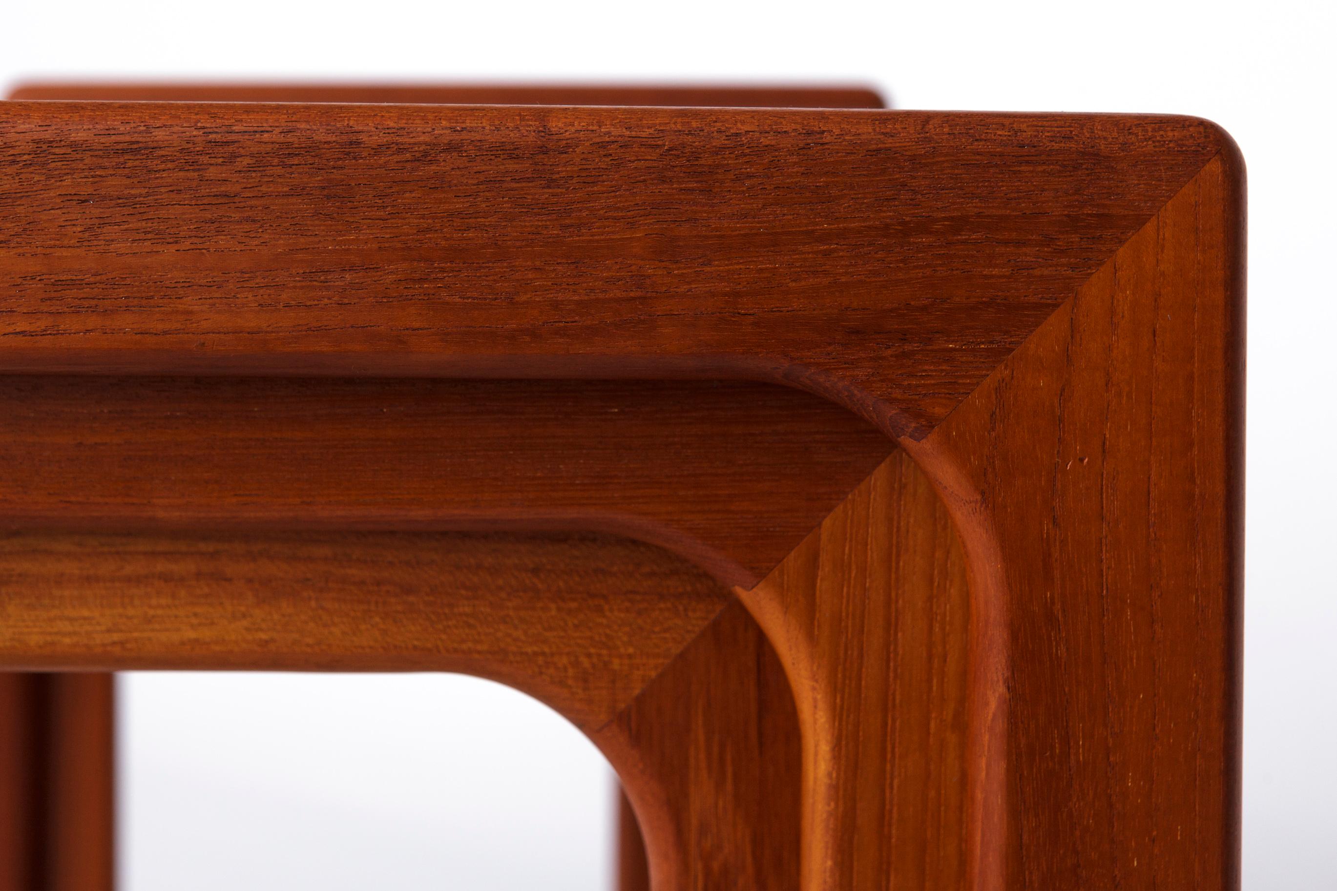 Juego de 3 mesas nido de teca - Diseño moderno danés de mediados de siglo de los 70, Vintage en venta 2