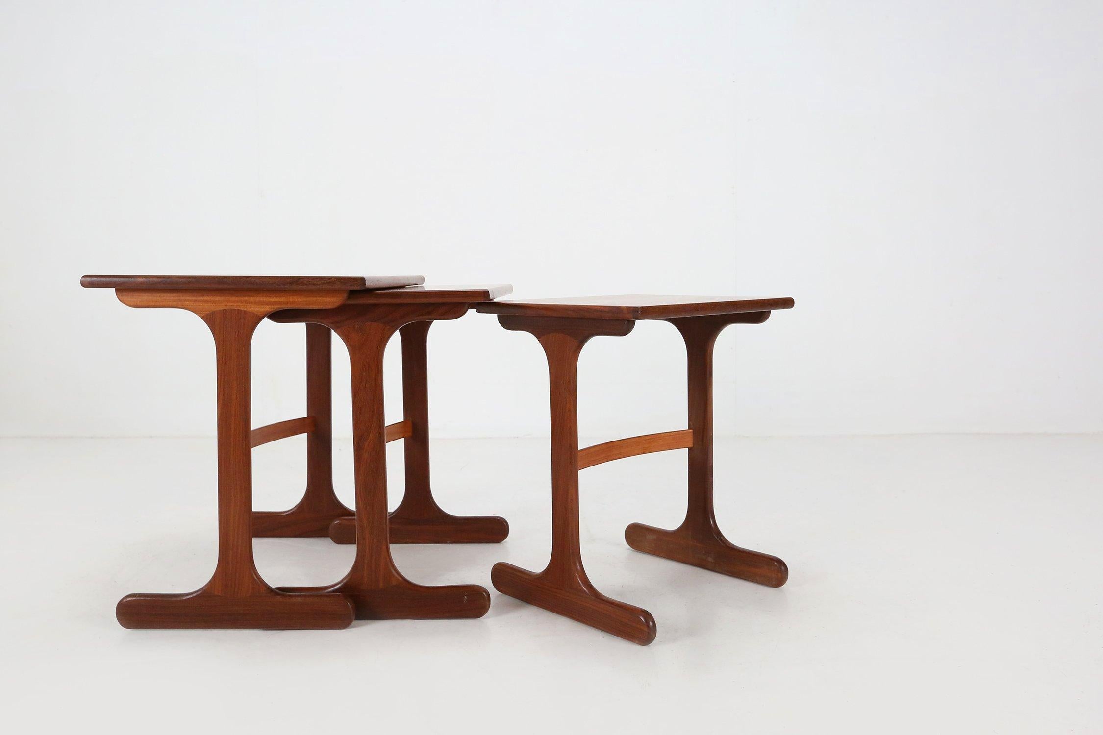 Set di 3 tavolini in legno di teak di G-Plan, Regno Unito, 1970 ca. in vendita 6