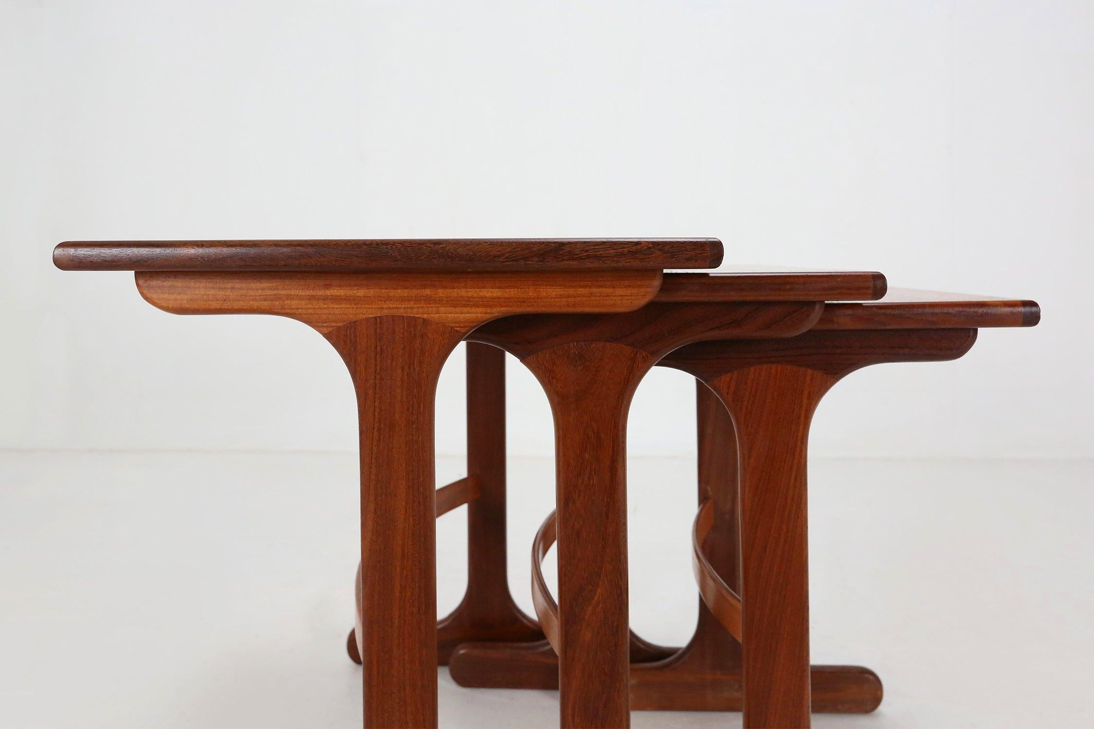 Set di 3 tavolini in legno di teak di G-Plan, Regno Unito, 1970 ca. in vendita 7