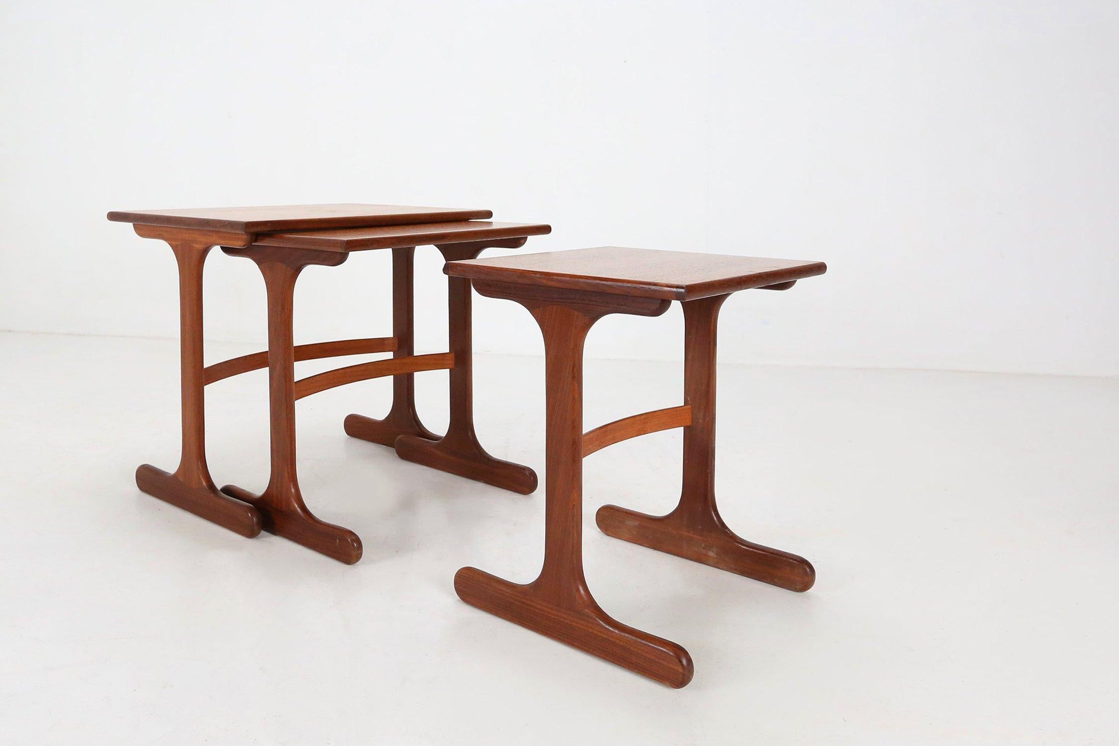 Set di 3 tavolini in legno di teak di G-Plan, Regno Unito, 1970 ca. in vendita 8