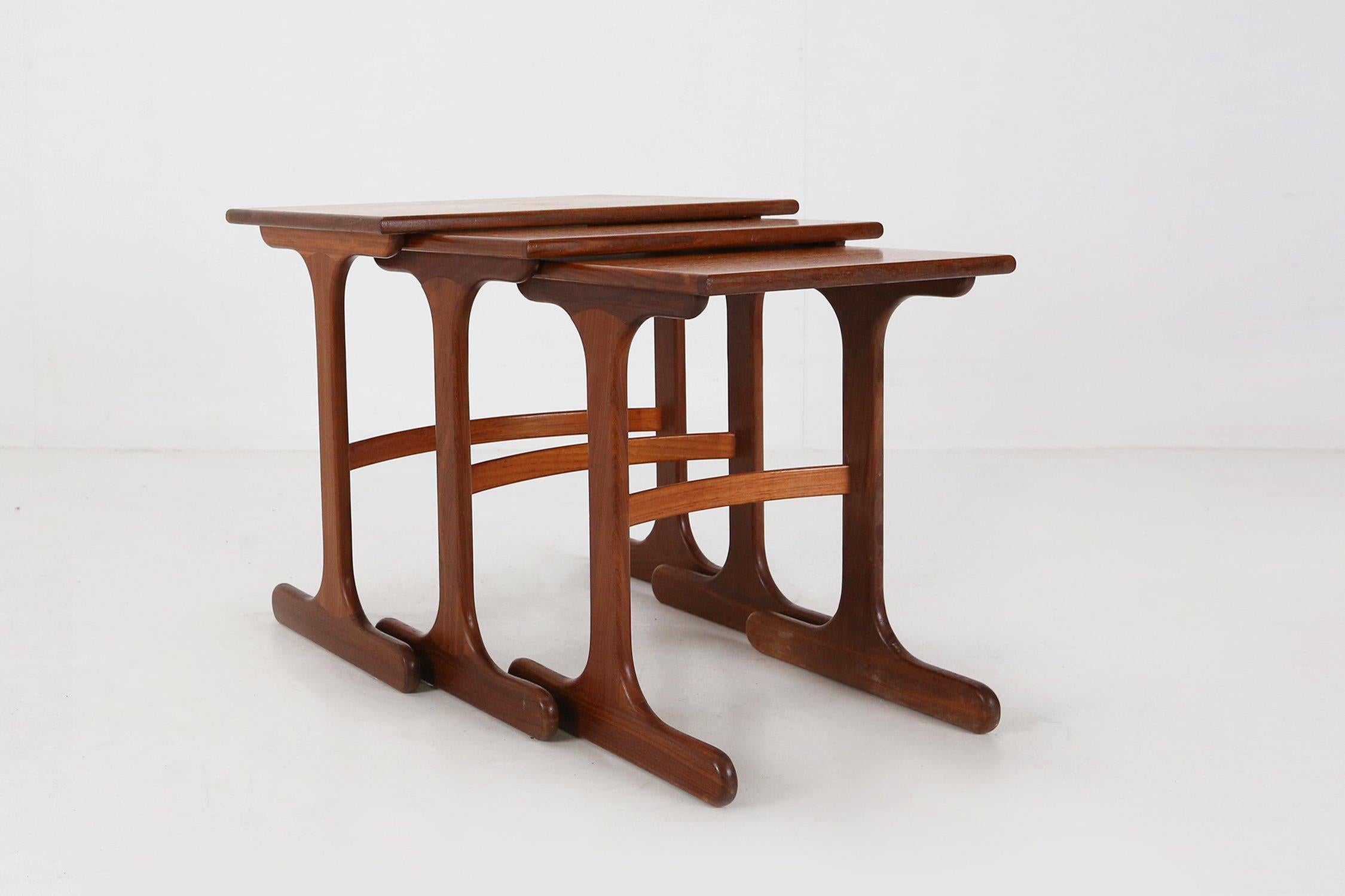 Britannico Set di 3 tavolini in legno di teak di G-Plan, Regno Unito, 1970 ca. in vendita