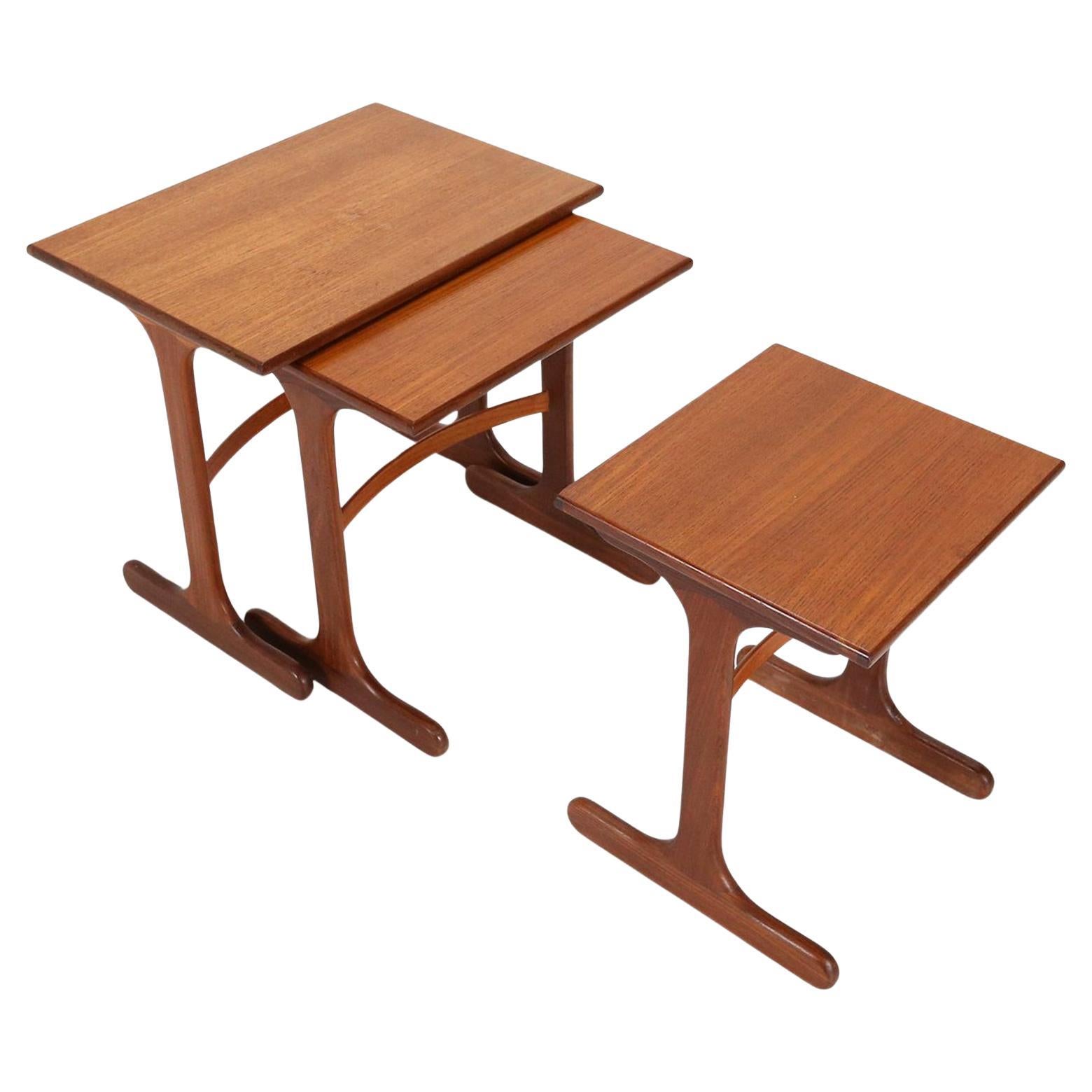 Set di 3 tavolini in legno di teak di G-Plan, Regno Unito, 1970 ca. in vendita