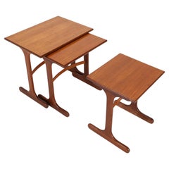 Mesas nido y apilables de madera