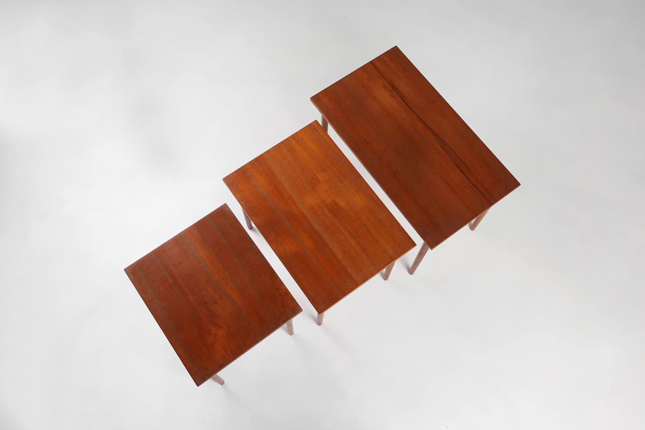 Ensemble de 3 tables gigognes scandinaves en bois de teck, Danemark, années 1960 en vente 6