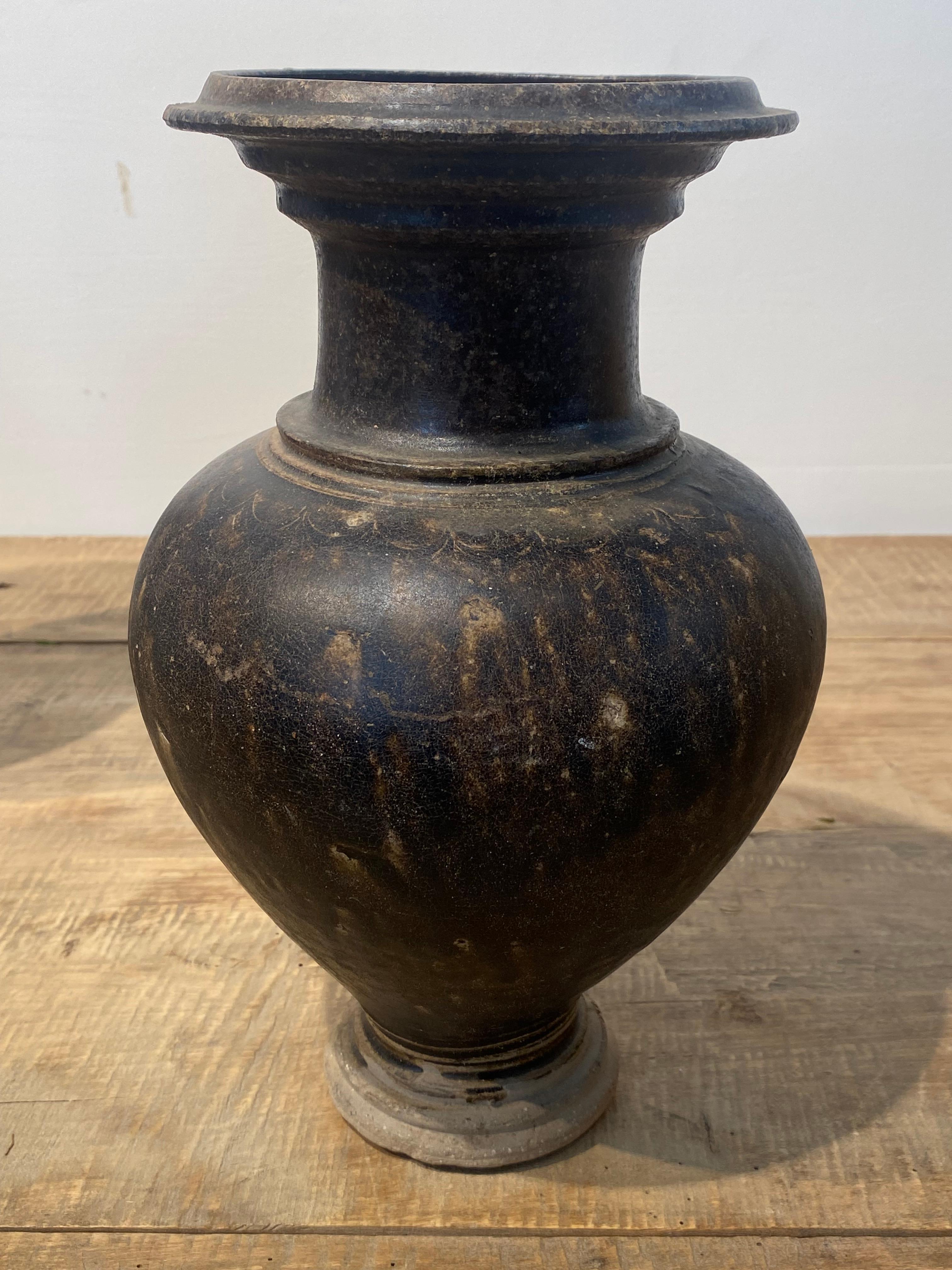 Set of 3 Terracotta Khmer Vase In Good Condition For Sale In Schellebelle, BE