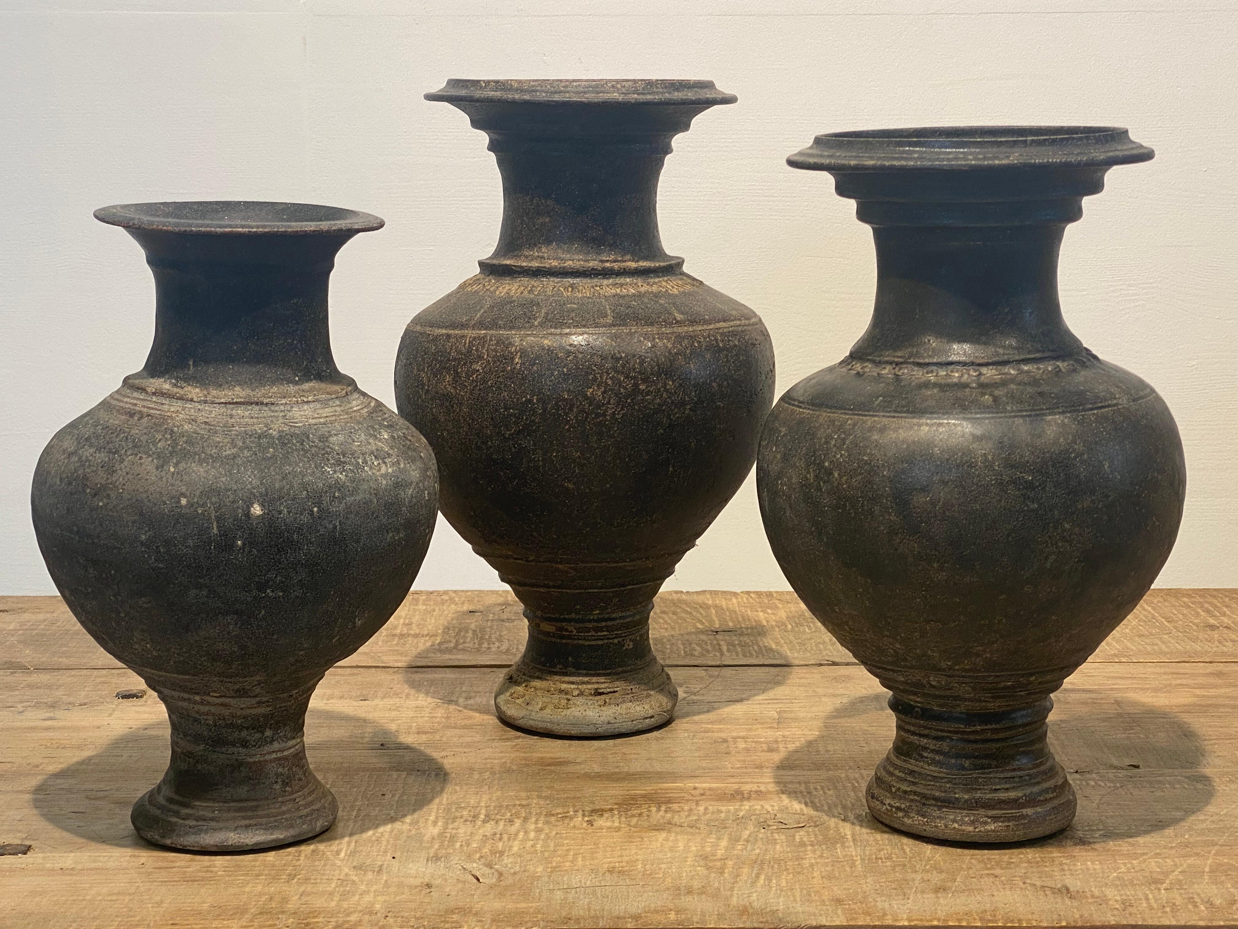Set of 3 Terracotta Khmer Vases In Good Condition For Sale In Schellebelle, BE