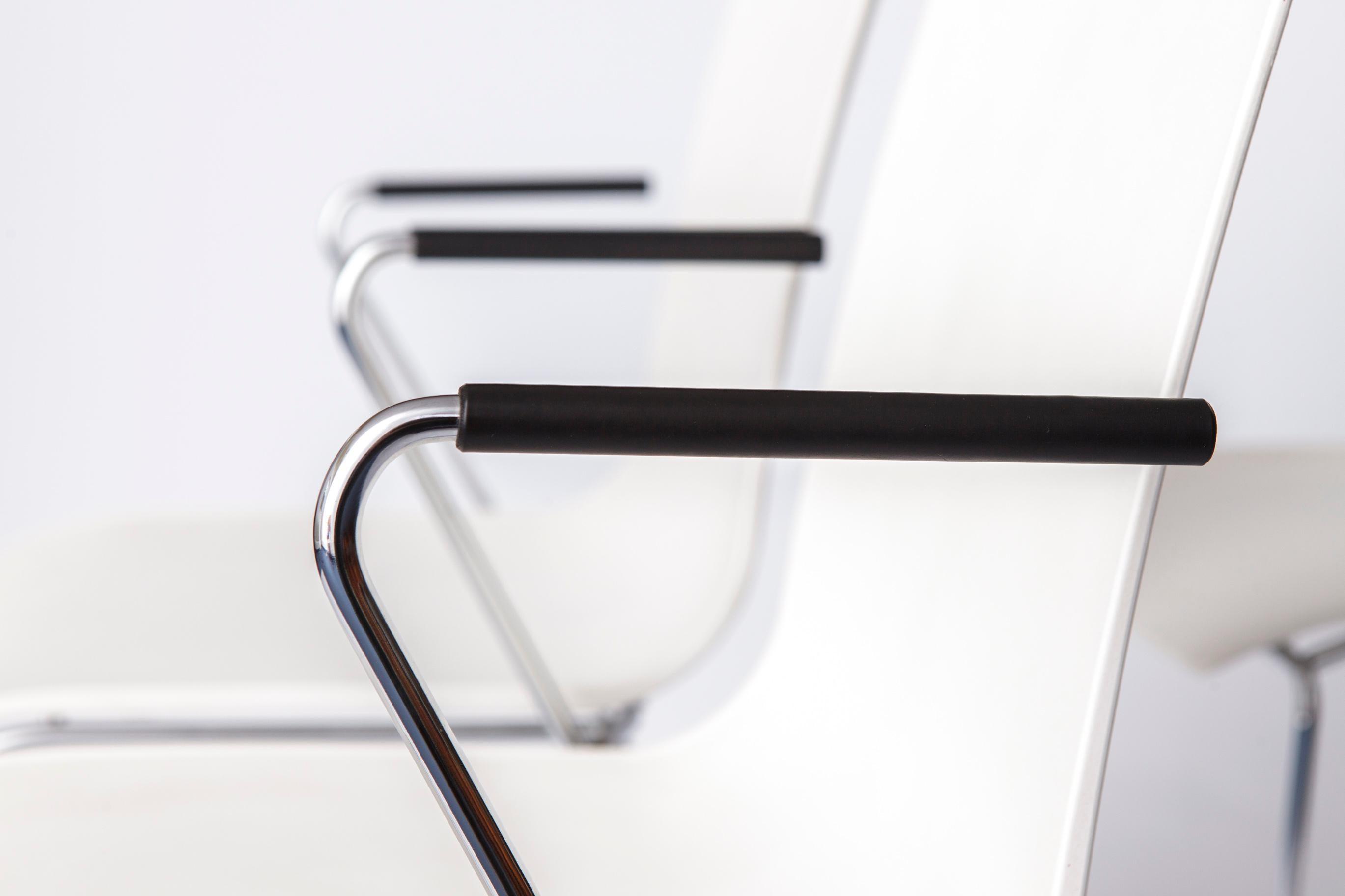 Satz von 3 stapelbaren Thonet Stühlen - Vintage Konferenz- oder Esszimmerstühle, 2000er (21. Jahrhundert und zeitgenössisch) im Angebot