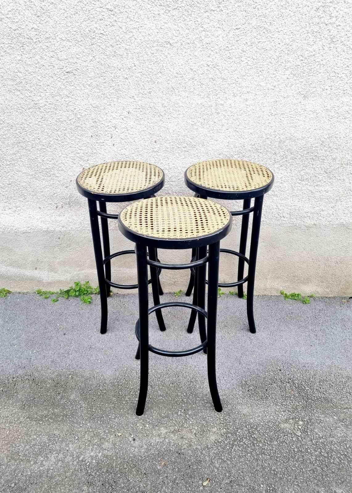 Set of three mid century bar stools in Thonet style.
Handmade seats
Made in Italy in the 60s