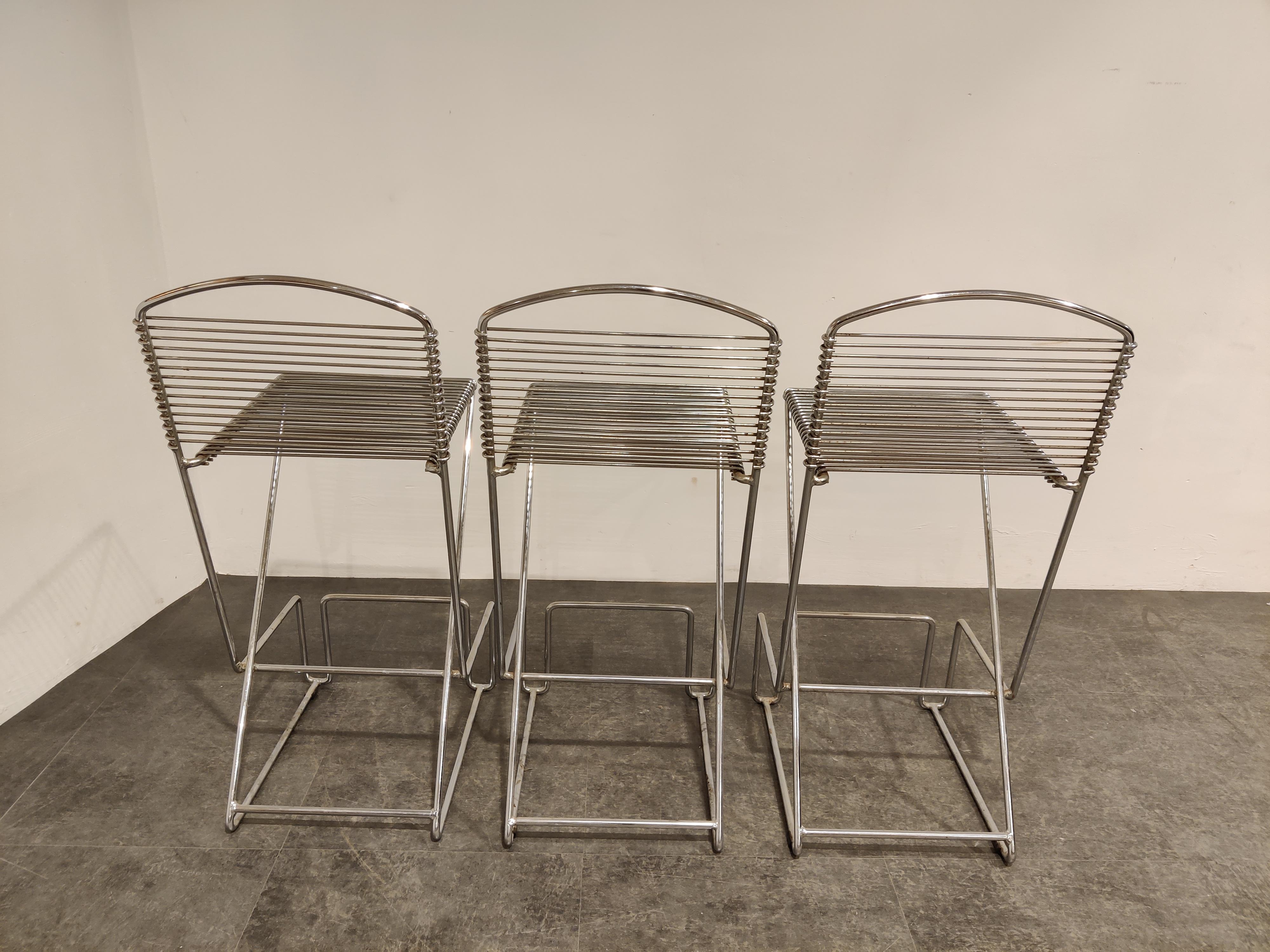 Vintage Kreuzschwinger bar stools designed by Till Behrens for Schlubach.

Kreuzschwinger are seating or lounging furniture. They were invented by the German architect and industrial designer Till Behrens in the 1950s.

All in good originaml