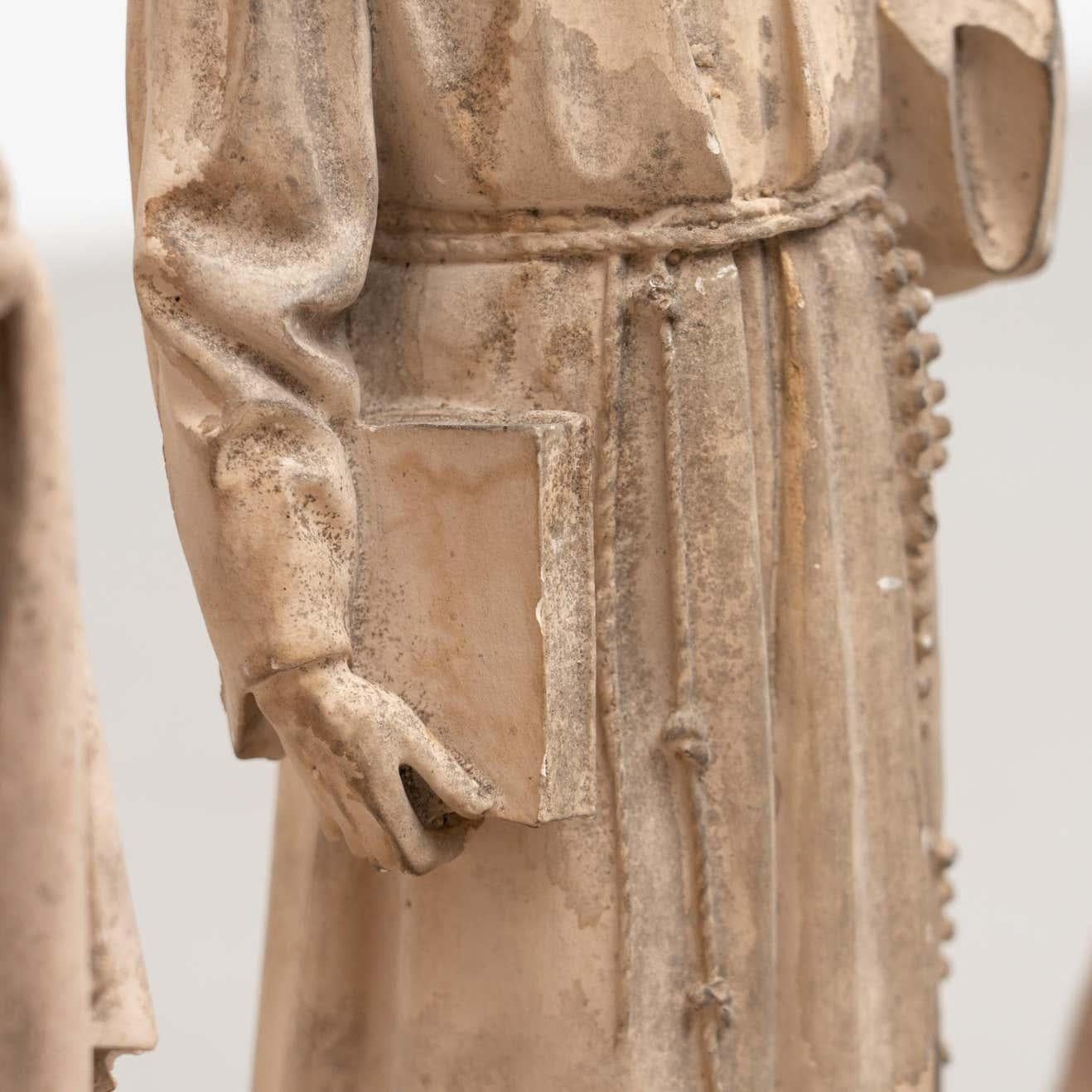 Ensemble de 3 figures religieuses traditionnelles en plâtre, artisanat catalane en vente 6