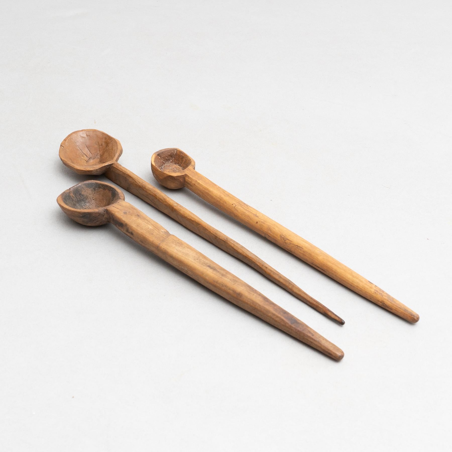 Traditional pastoral primitive set of wooden carved spoons.

Handmade in Spain, circa 1900.

In original condition, with minor wear consistent with age and use, preserving a beautiful patina.

Materials:
Wood.
 