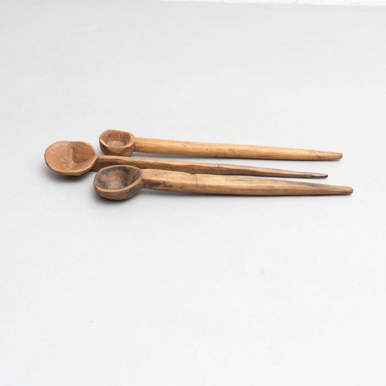 Set of 3 Traditional Wooden Rustic Primitive Carved Spoon In Good Condition For Sale In Barcelona, Barcelona