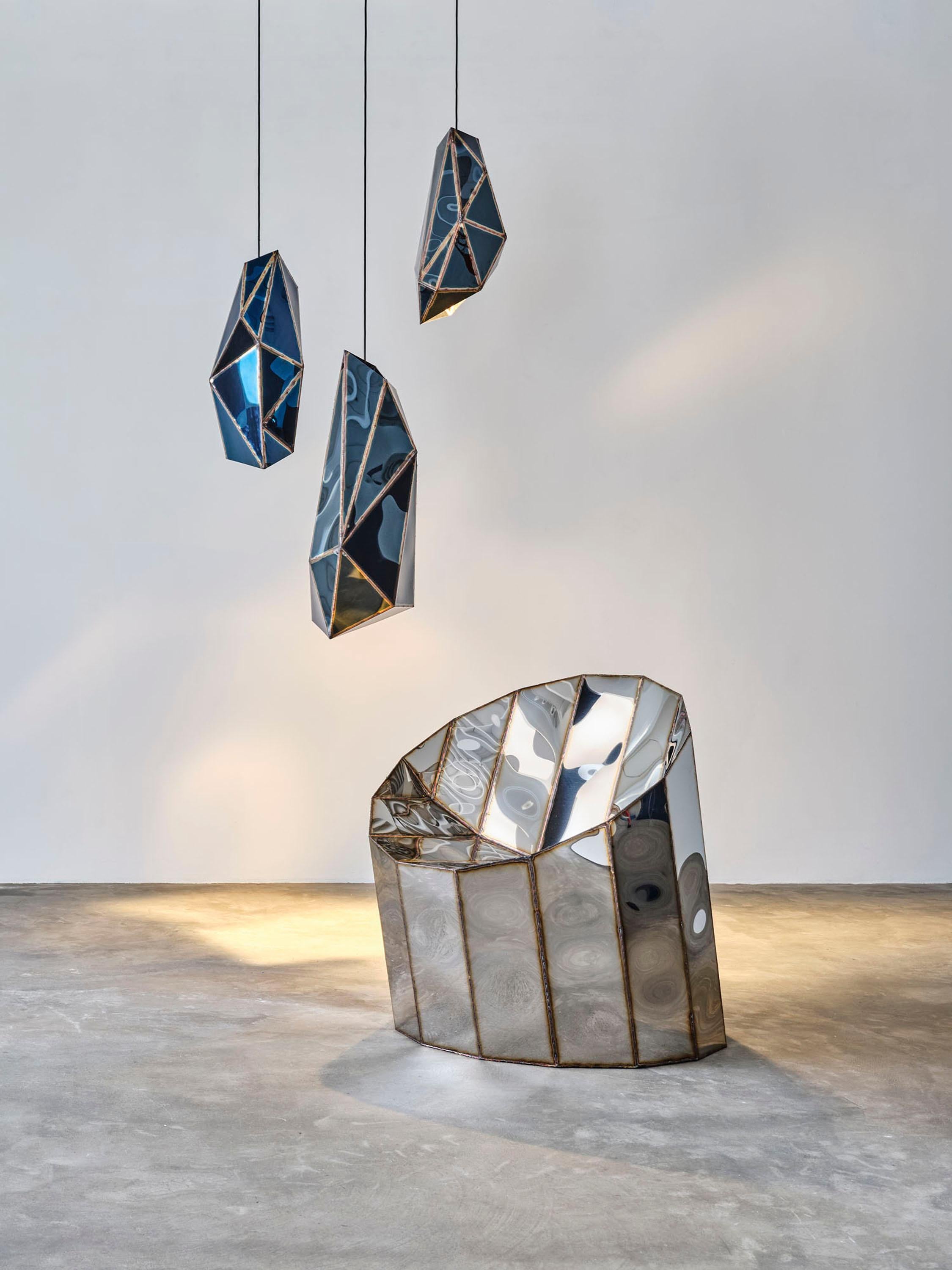 XXIe siècle et contemporain Lot de 3 lampes suspendues Traxler en acier poli miroir par Julian Mayor en vente