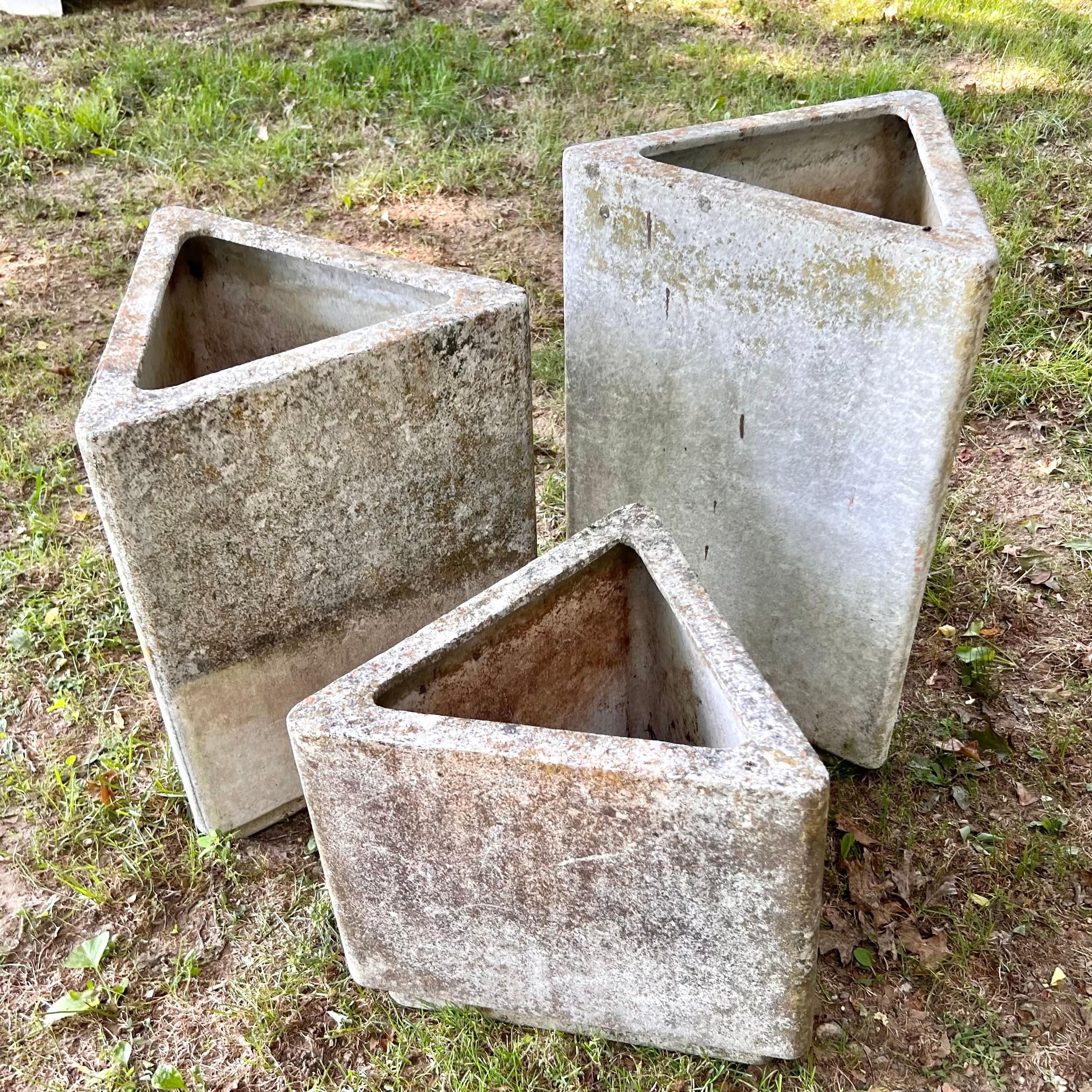 Rare set of 1960’s triangular concrete planters designed by Swiss neo-functionalist and industrial design pioneer Willy Guhl for Eternit in Switzerland.

Each multifaceted planter can be arranged in a multitude of ways. Each triangle sits atop