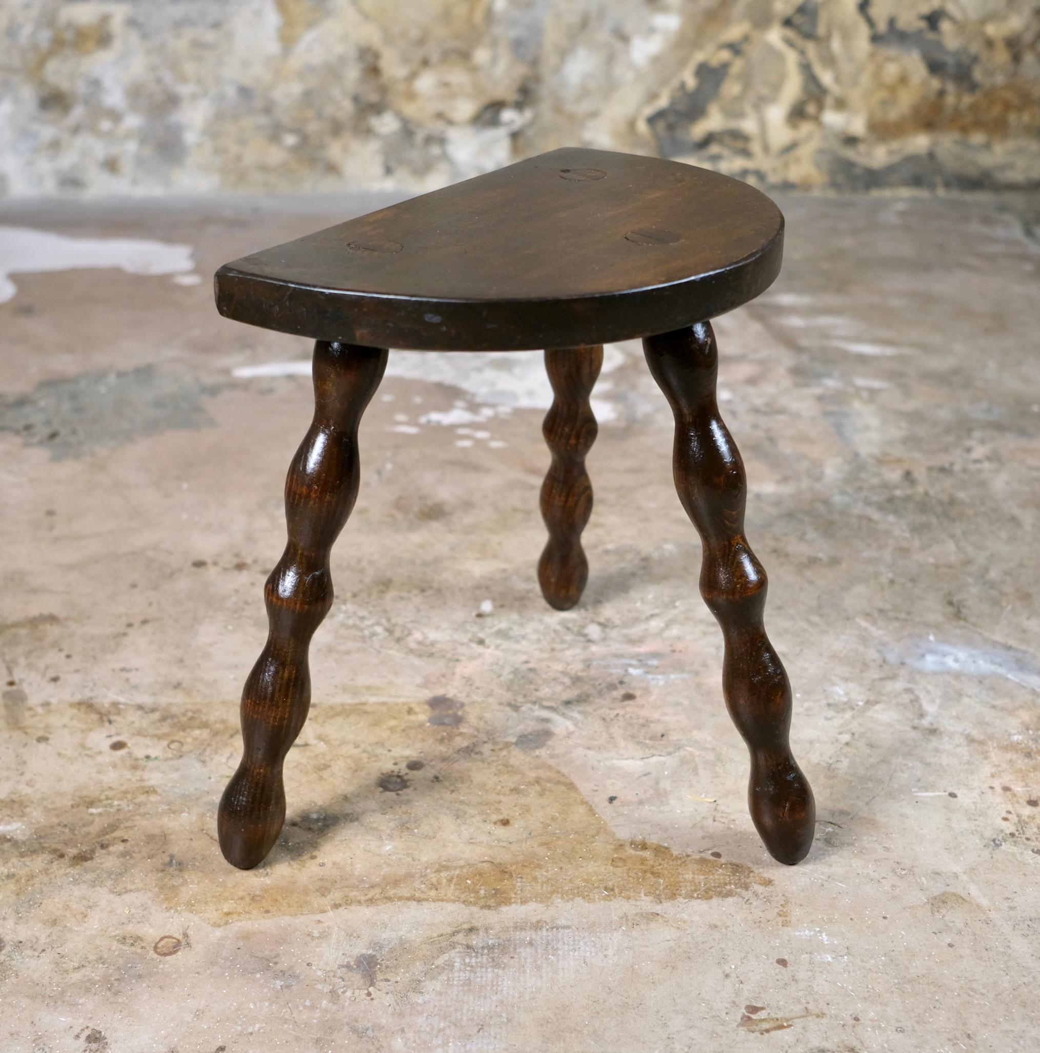Set of 3 tripod farmer stools from France, 1940s 4