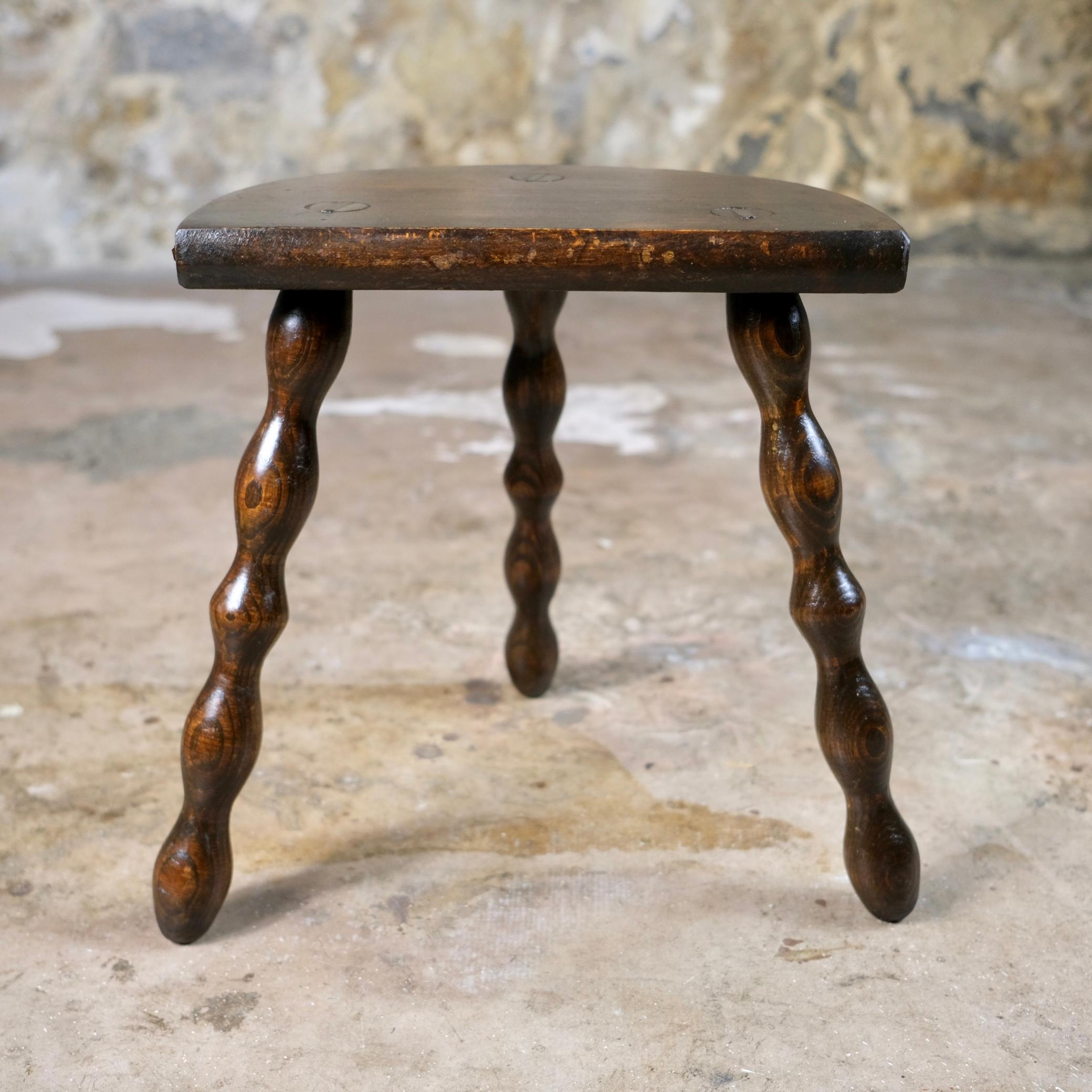 Set of 3 tripod farmer stools from France, 1940s 5