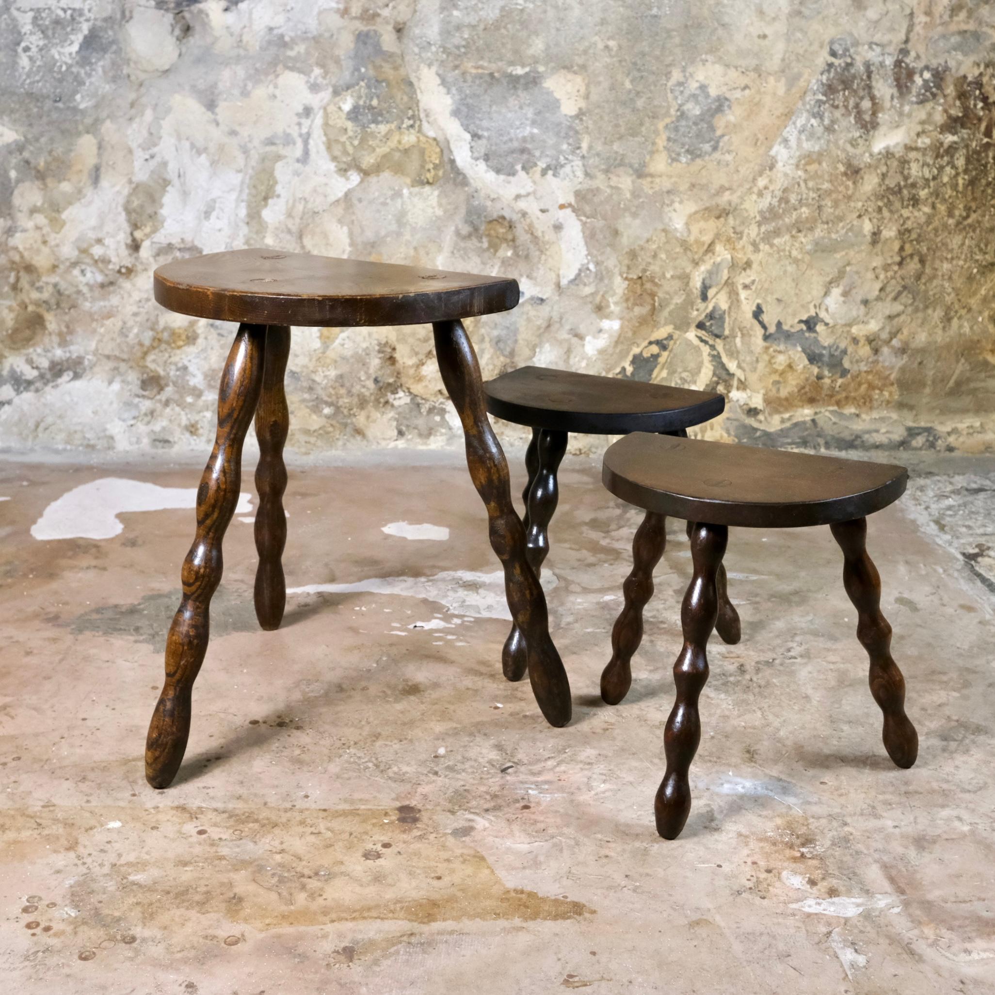 Nice set of 3 tripod farmer stools, in oak wood, with turned wood feet and half-moon seats, made in France around 1940-50s.
Different shades and finishes.
Good condition, nice patina.
Dimensions : 
-2 small : L28 P19 H31cm
-1 high : L35 P25 H47cm