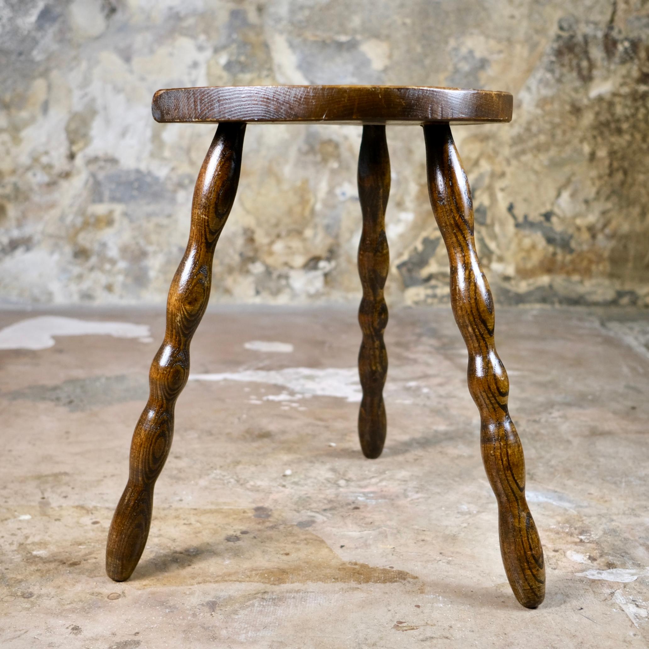 Oak Set of 3 tripod farmer stools from France, 1940s