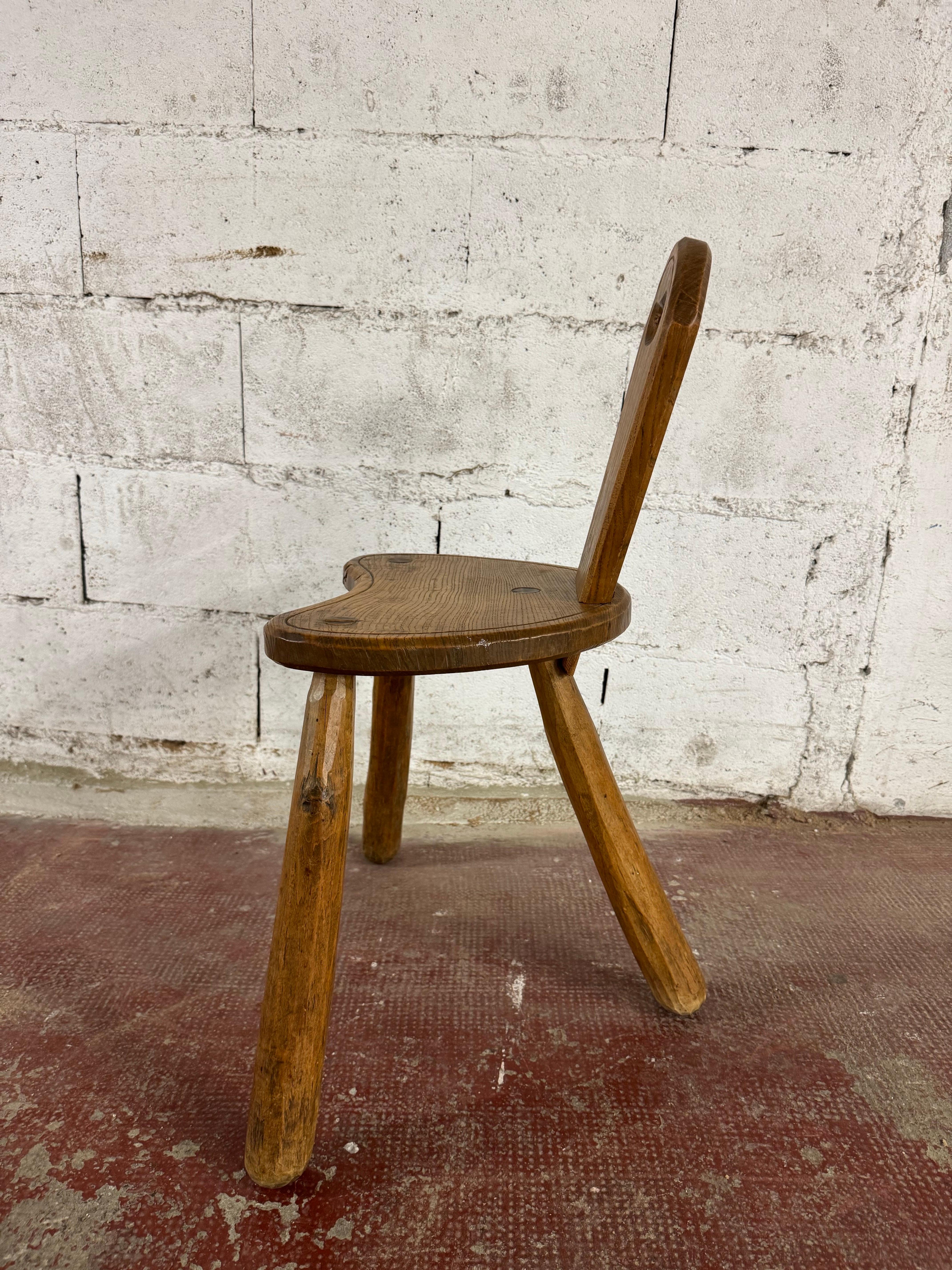 3 chaises tripodes en chêne dans le style de l'atelier marolles 