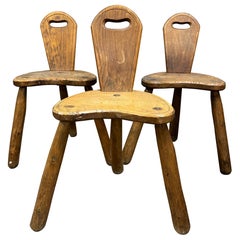 Ensemble de 3 chaises tripodes attribuées à Marolles