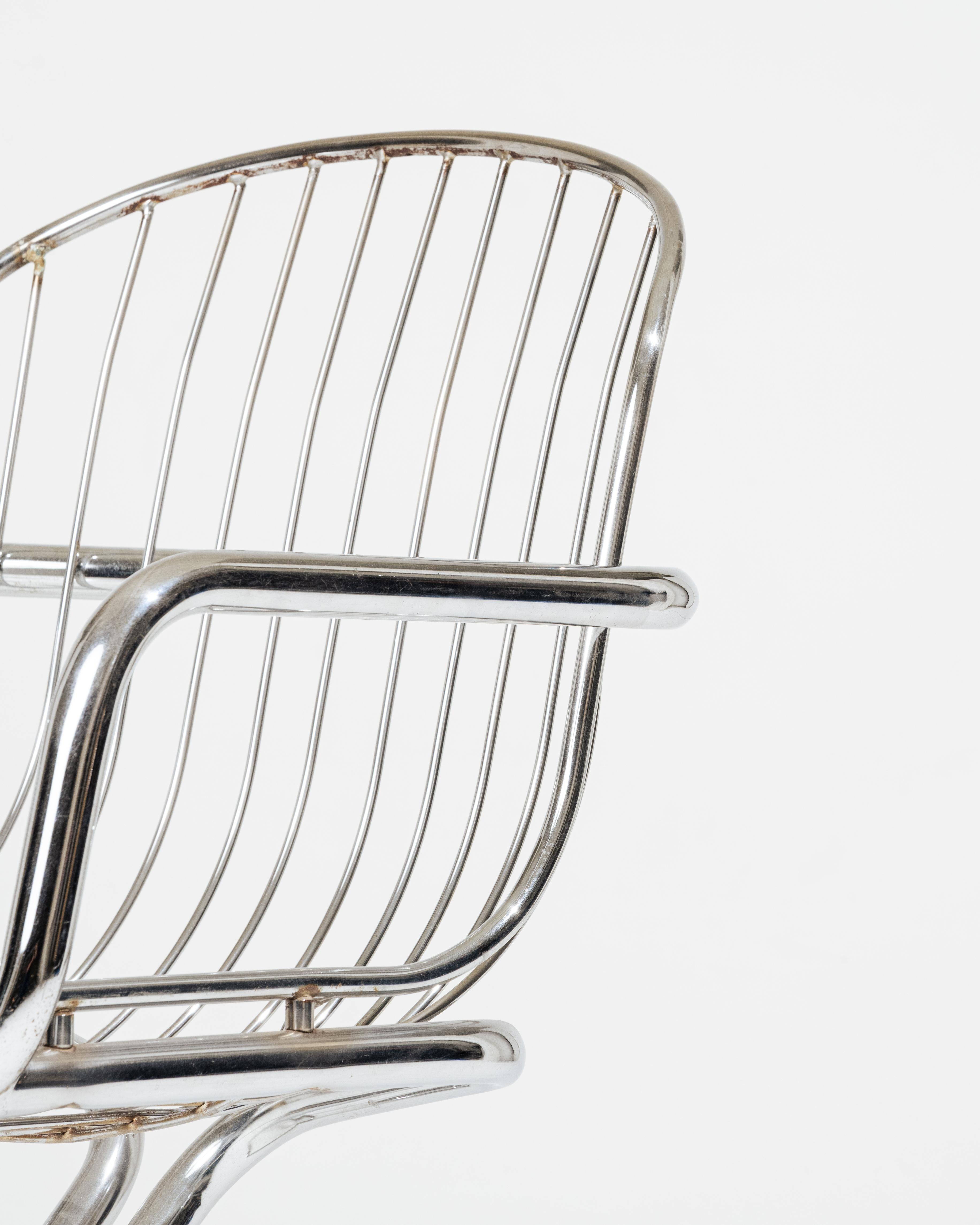 Set of 3 tubular chrome chairs, 1970s For Sale 4