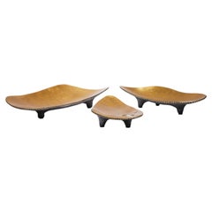 Lot de 3 coupes dorées uniques en bronze satiné à feuille d'or « TRIPOD » par Reda Amalou Design