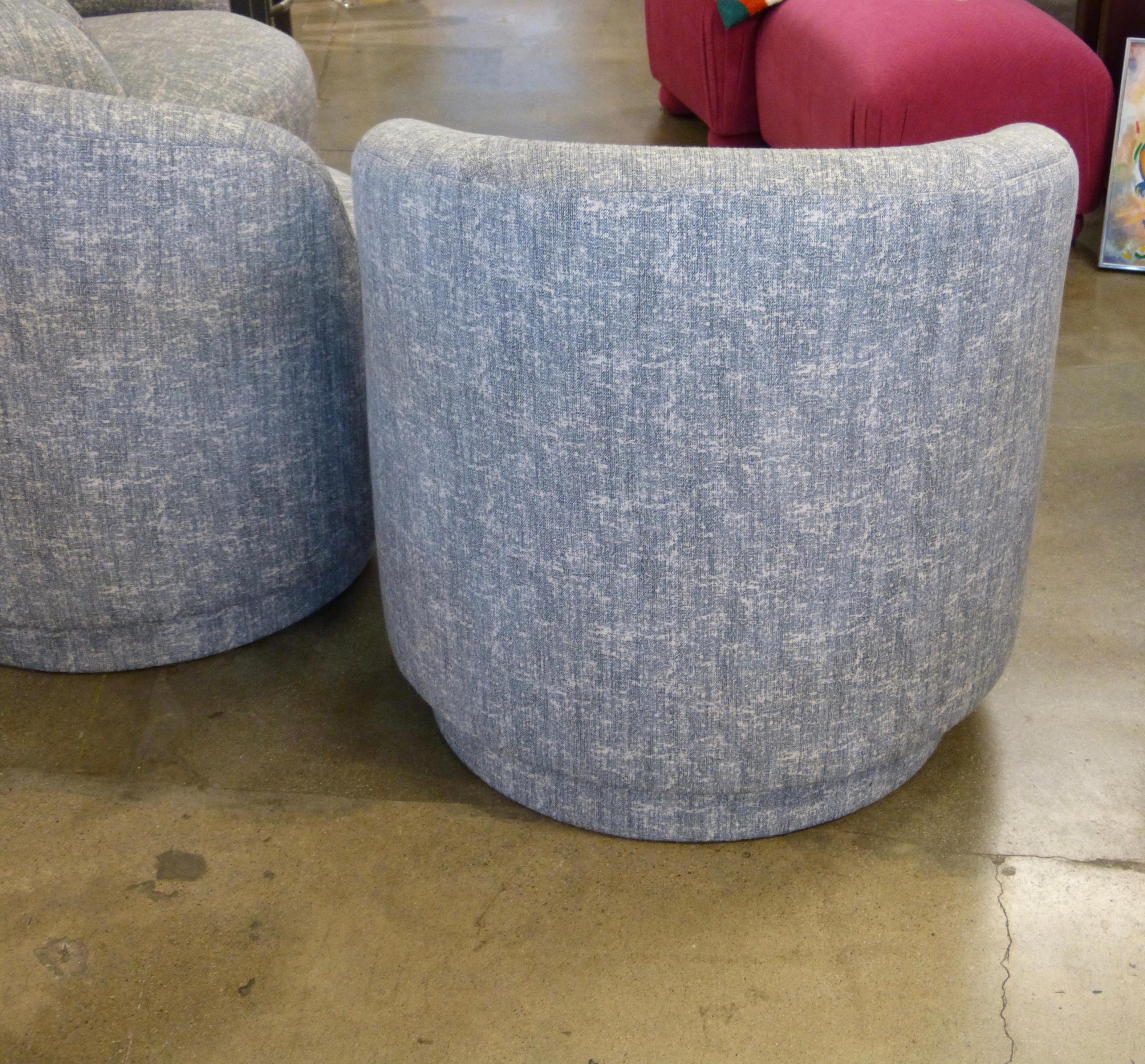 Set of 3 Upholstered Chairs on Platforms 4