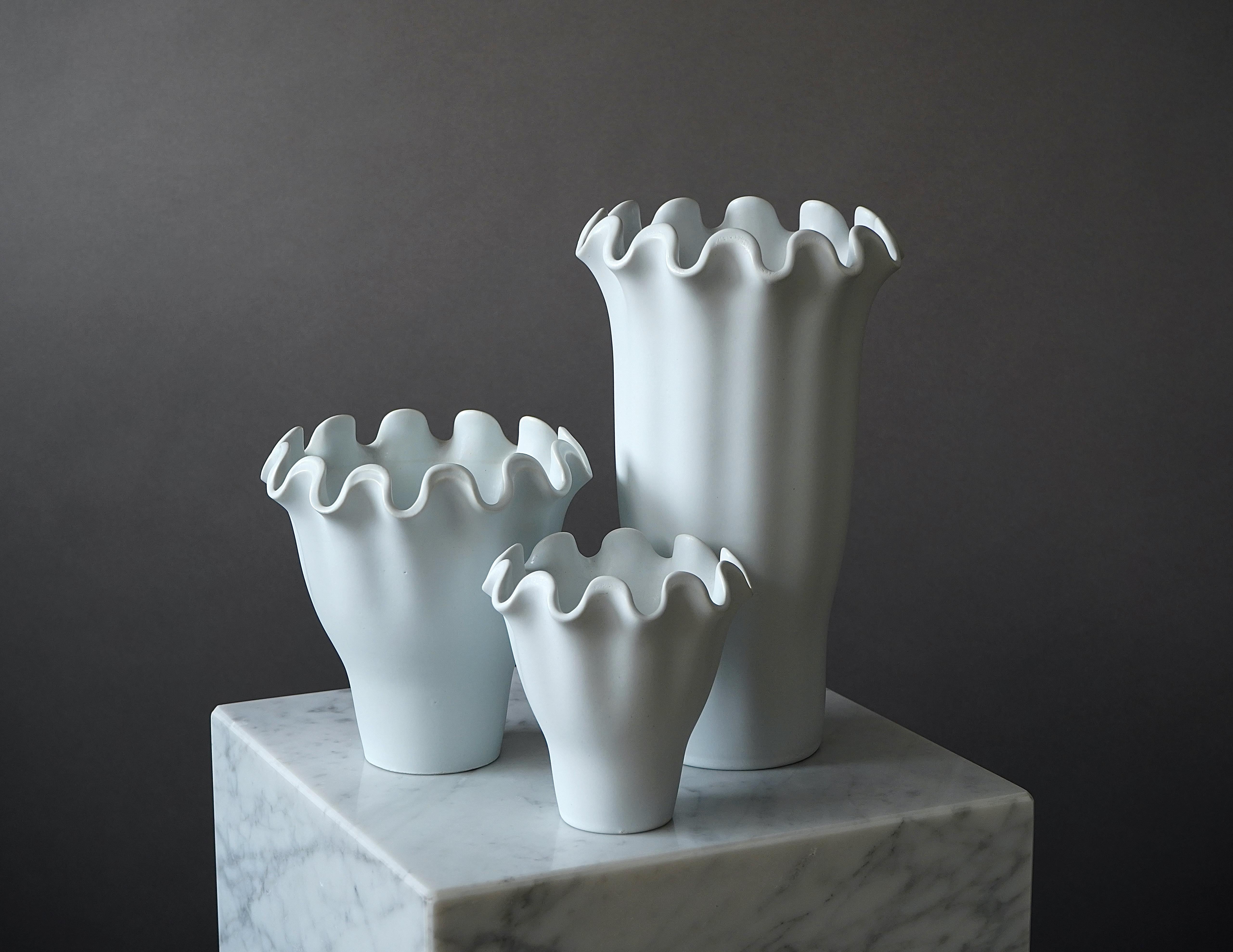Set of 3 beautiful 'Våga' vases. Stoneware with 'Carrara' glaze.
Made by Wilhelm Kåge at Gustavsberg Studio in Sweden, 1940s. 
'Swedish Modern'.

Excellent condition. 
Stamped 'Gustavsberg Studio / VÅGA / KÅGE / CARRARA / Made in Sweden'.

Wilhelm
