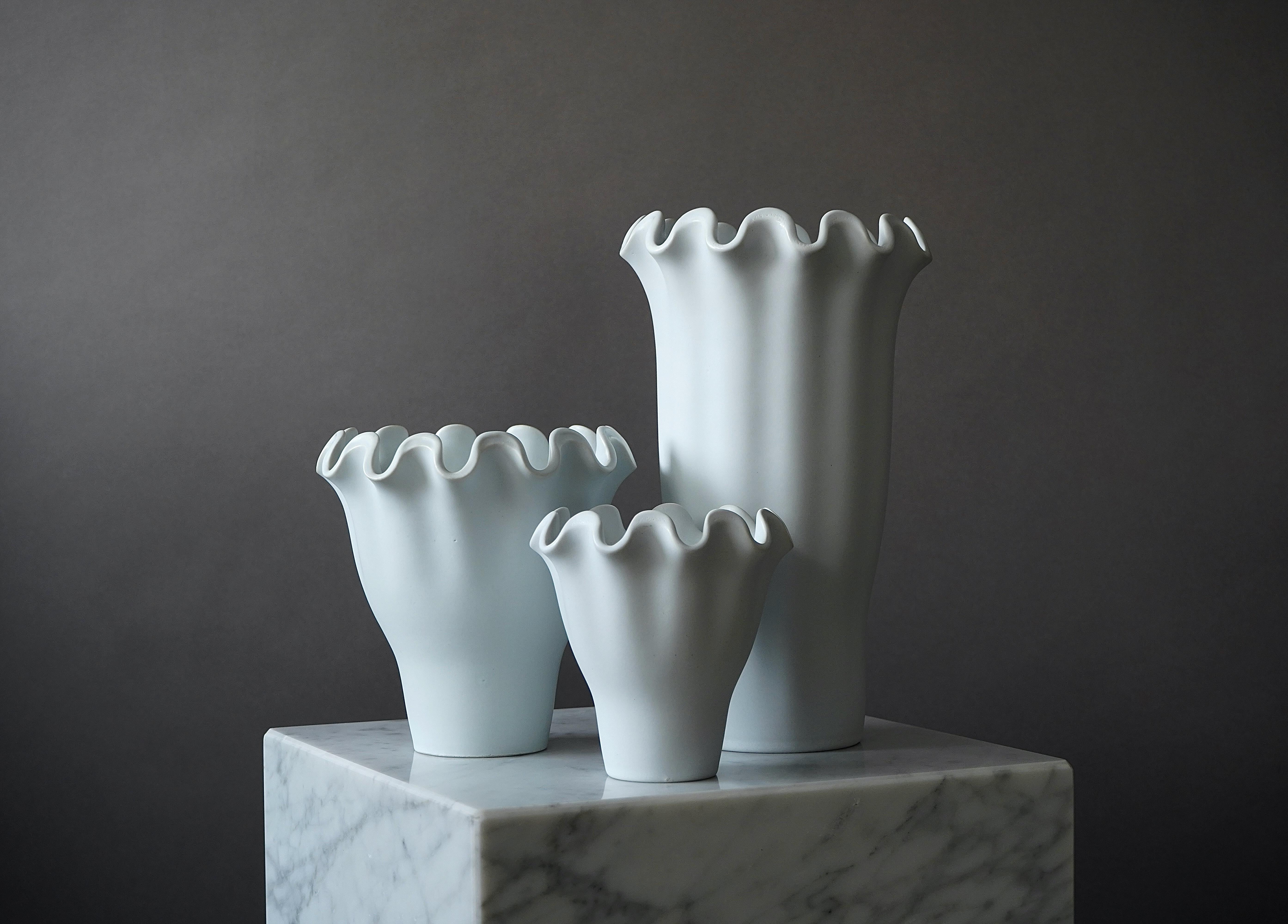 Scandinave moderne Ensemble de 3 vases par Wilhelm Kåge pour Gustavsberg Studio, Suède, années 1940 en vente
