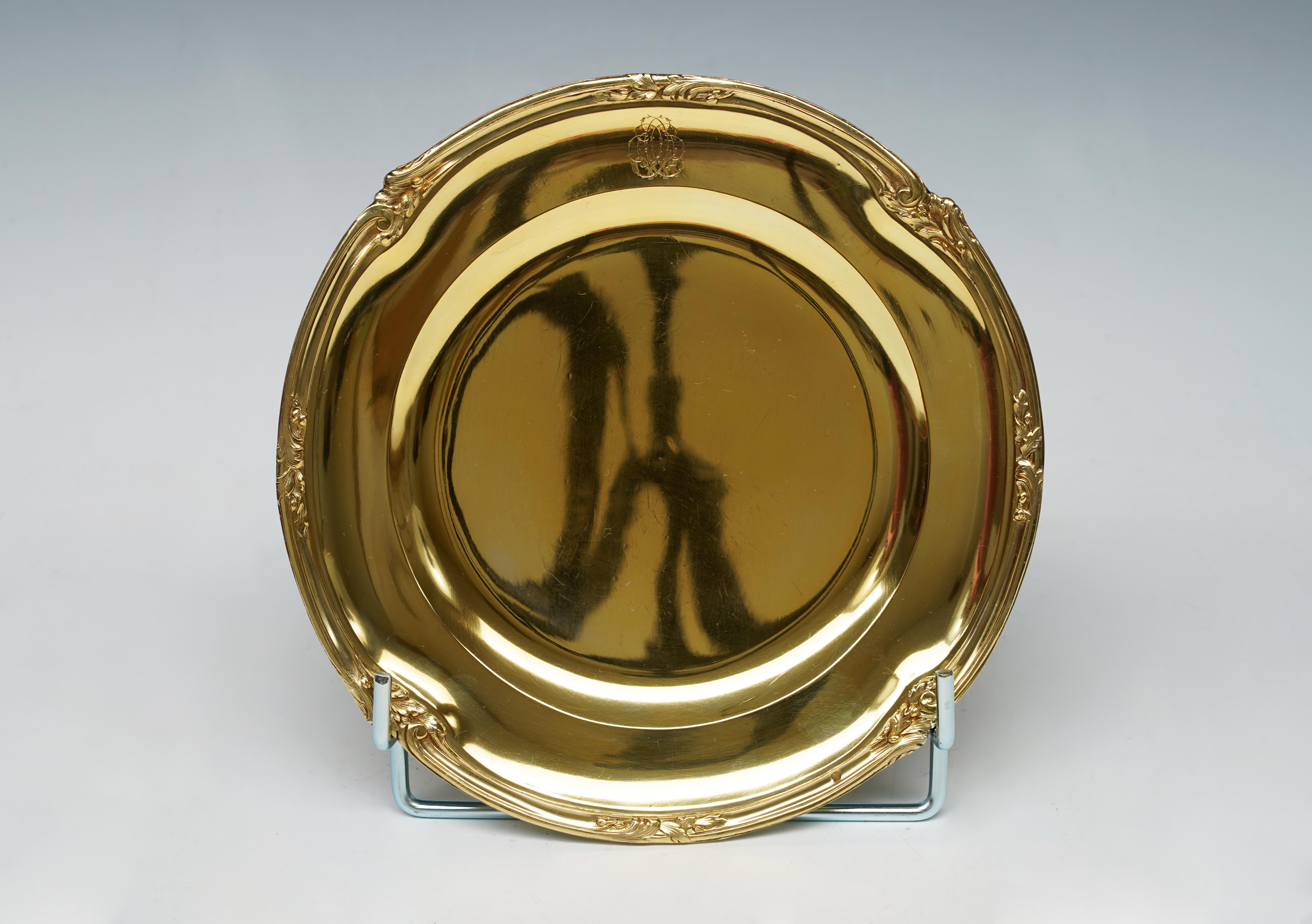 Set di 3 piatti in vermeil di L. Lapar, Francia, circa 1885 In condizioni buone in vendita a PARIS, FR
