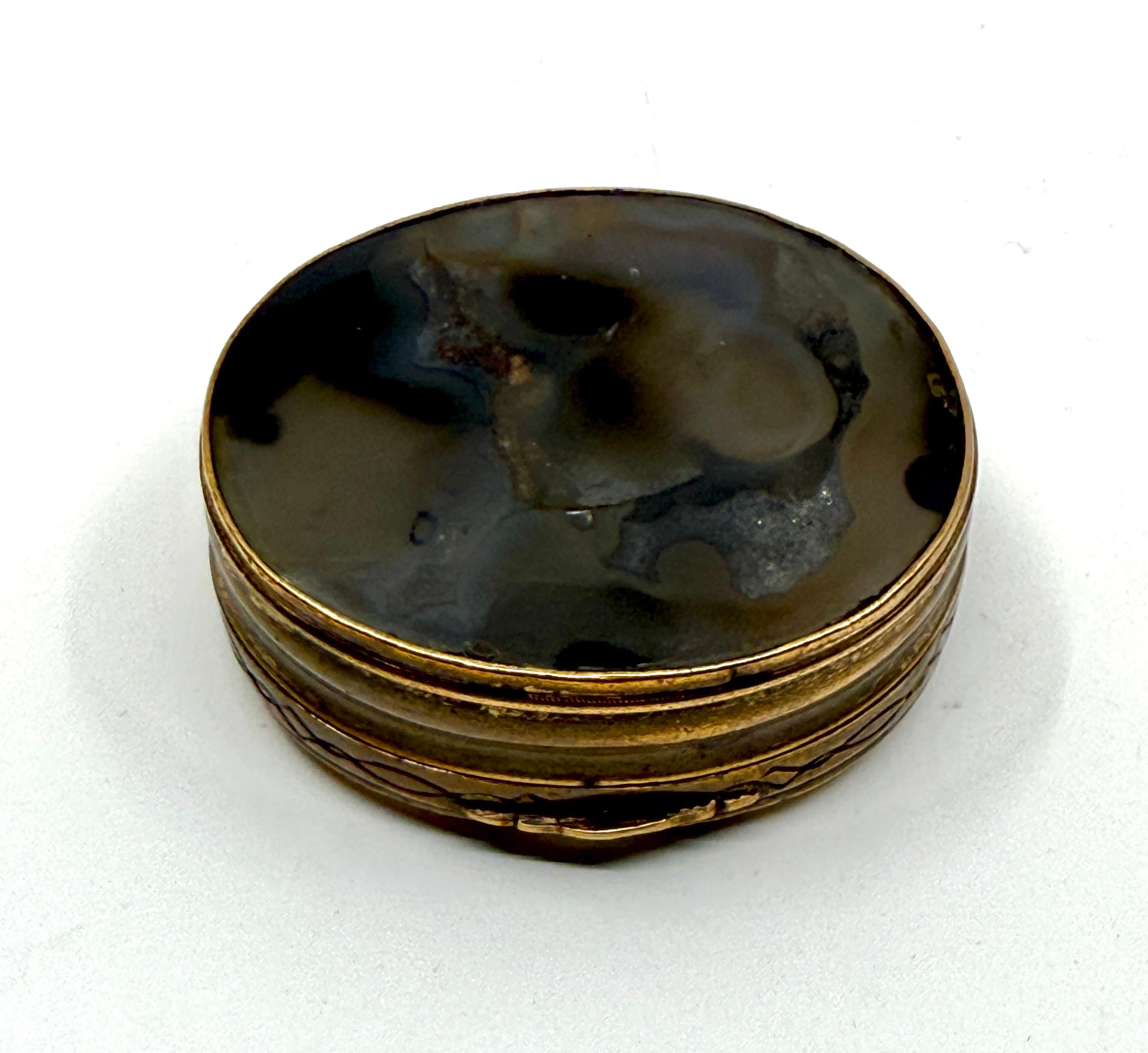 Ensemble de 3 tabatières ou boîtes à bibelots victoriennes en laiton et agate en vente 13