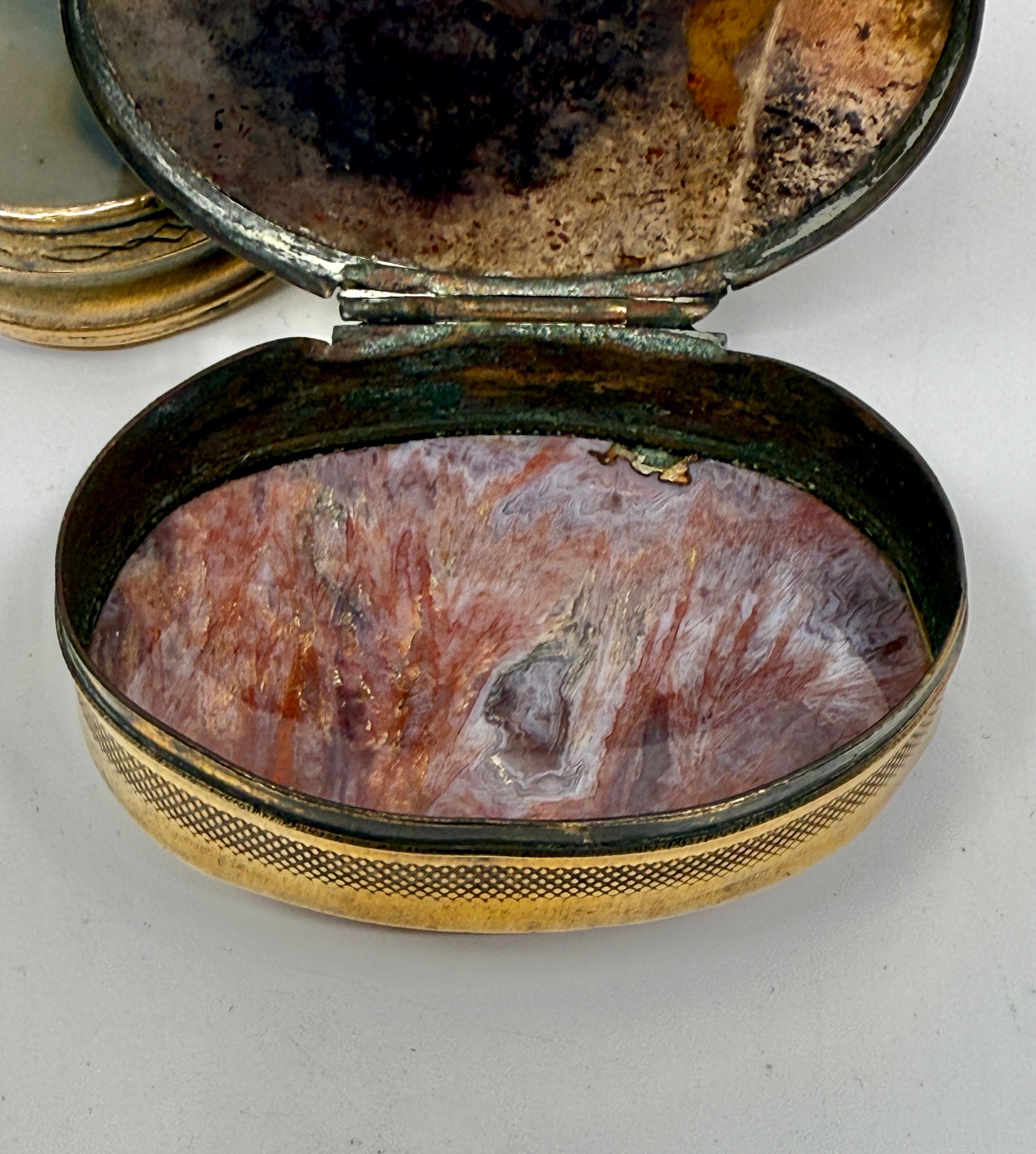XIXe siècle Ensemble de 3 tabatières ou boîtes à bibelots victoriennes en laiton et agate en vente