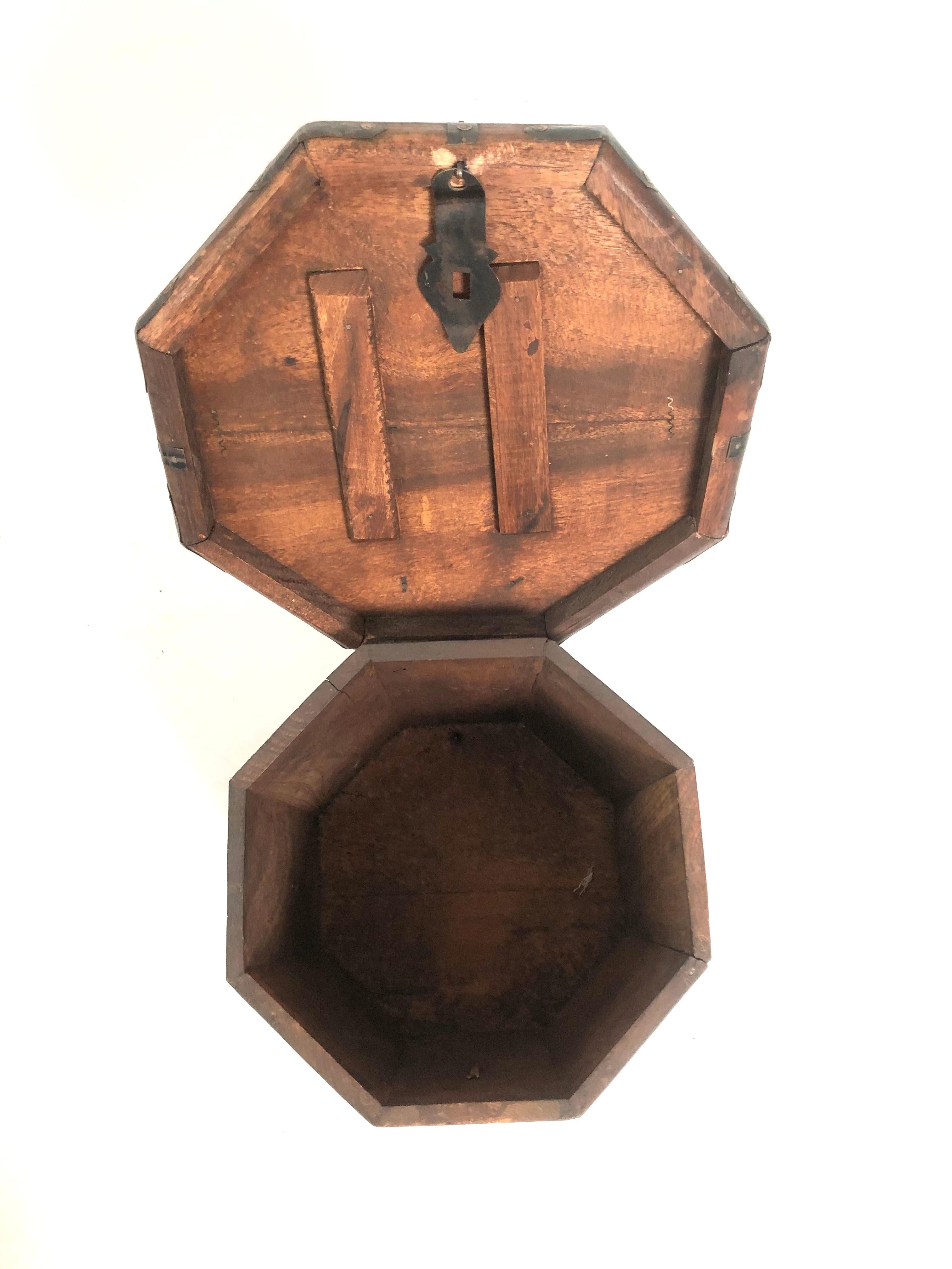 Set of 3 Vintage Asian Nesting Wood Octagonal Box Side Tables 4