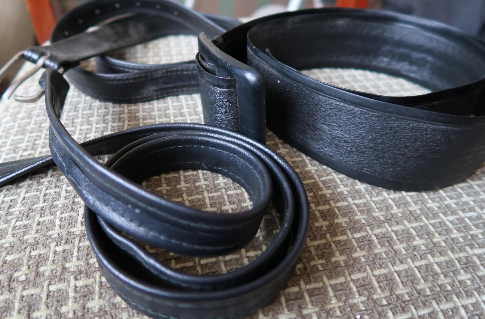 Set di 3 cinture vintage dall'URSS: Eleganza senza tempo in nero - Circa anni '70, 1J95 in vendita 4