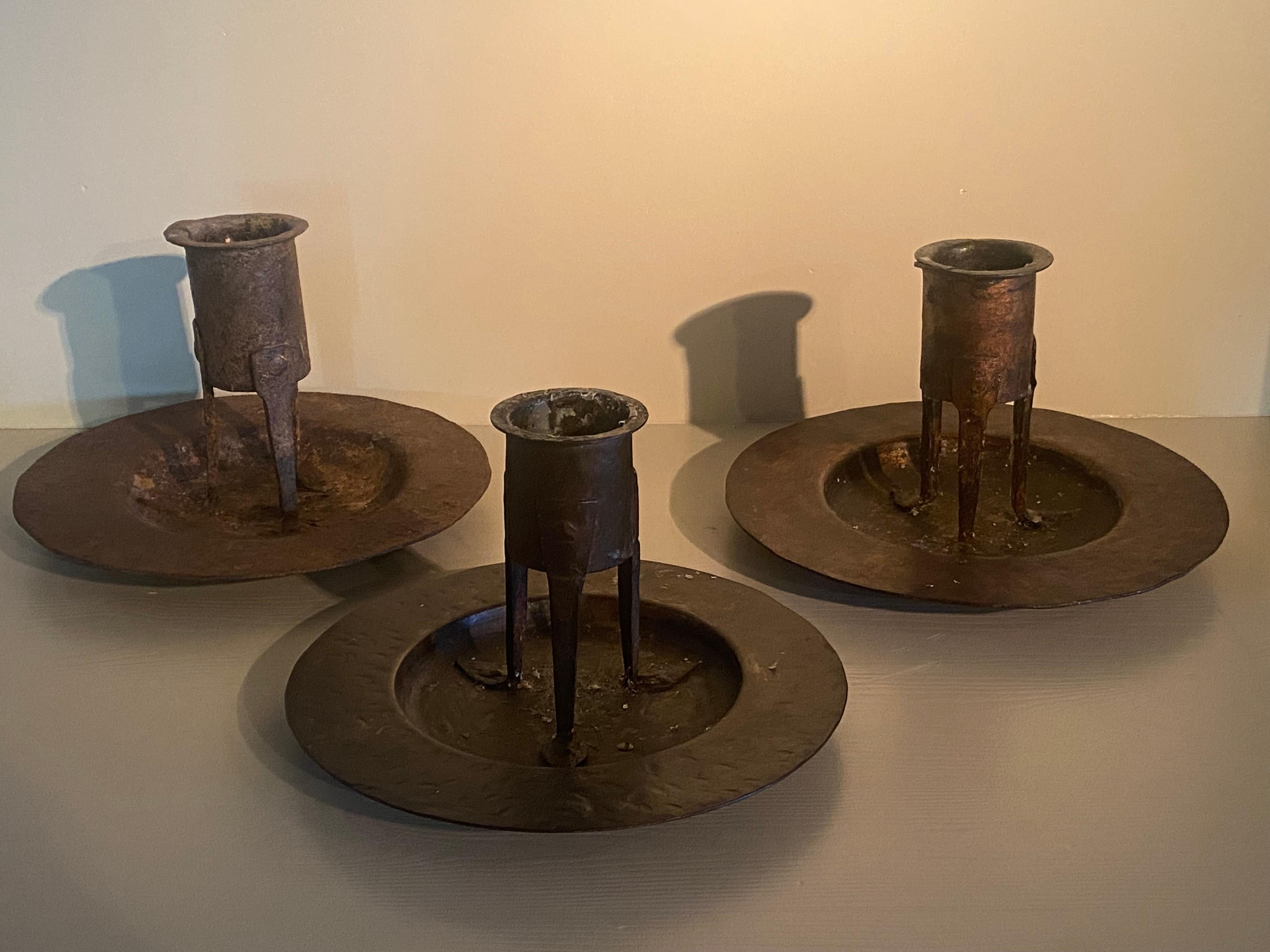Set von 3 Vintage-Messing-Kerzenständern aus Messing (Spanisch) im Angebot