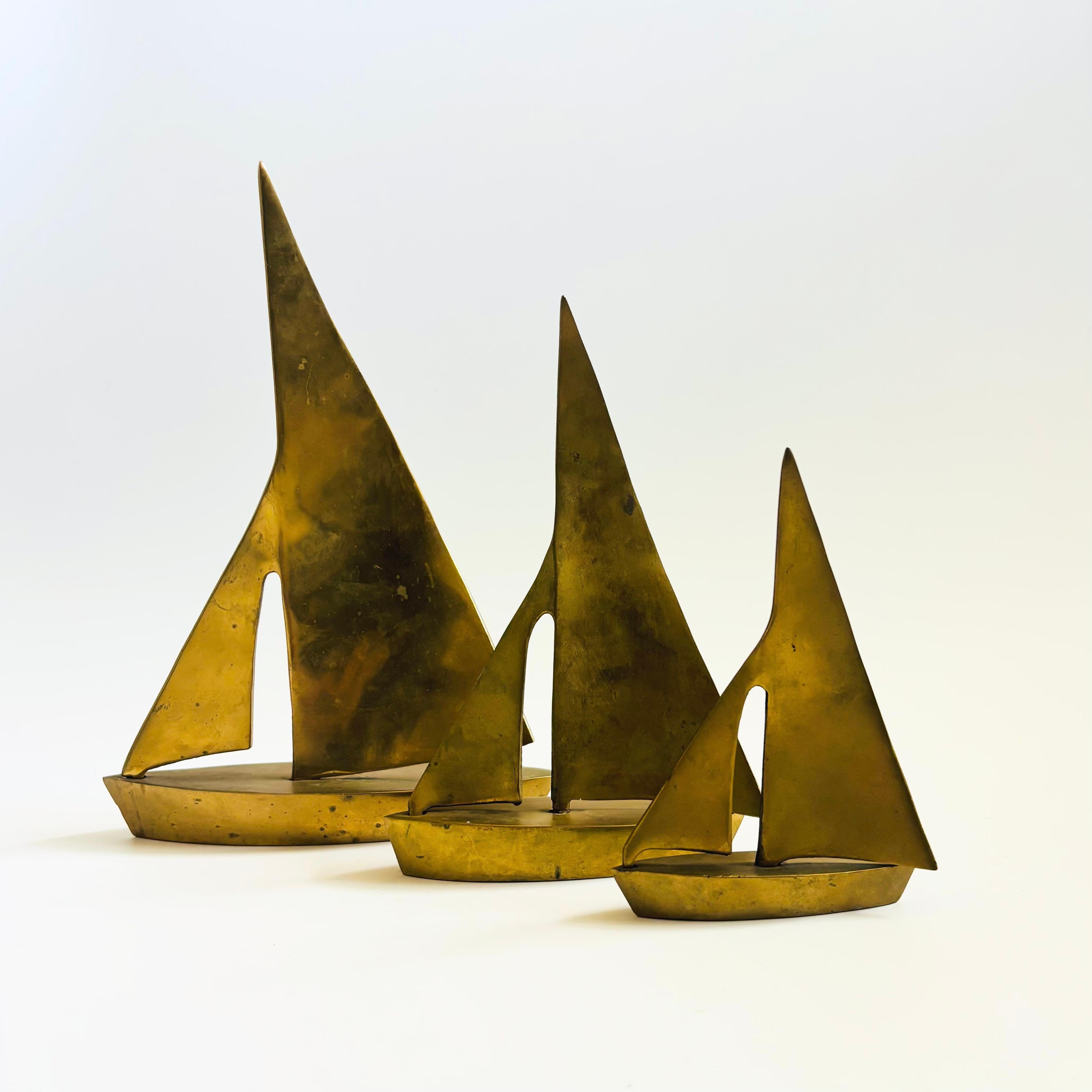 Mid-Century moderno Set di 3 velieri in ottone vintage