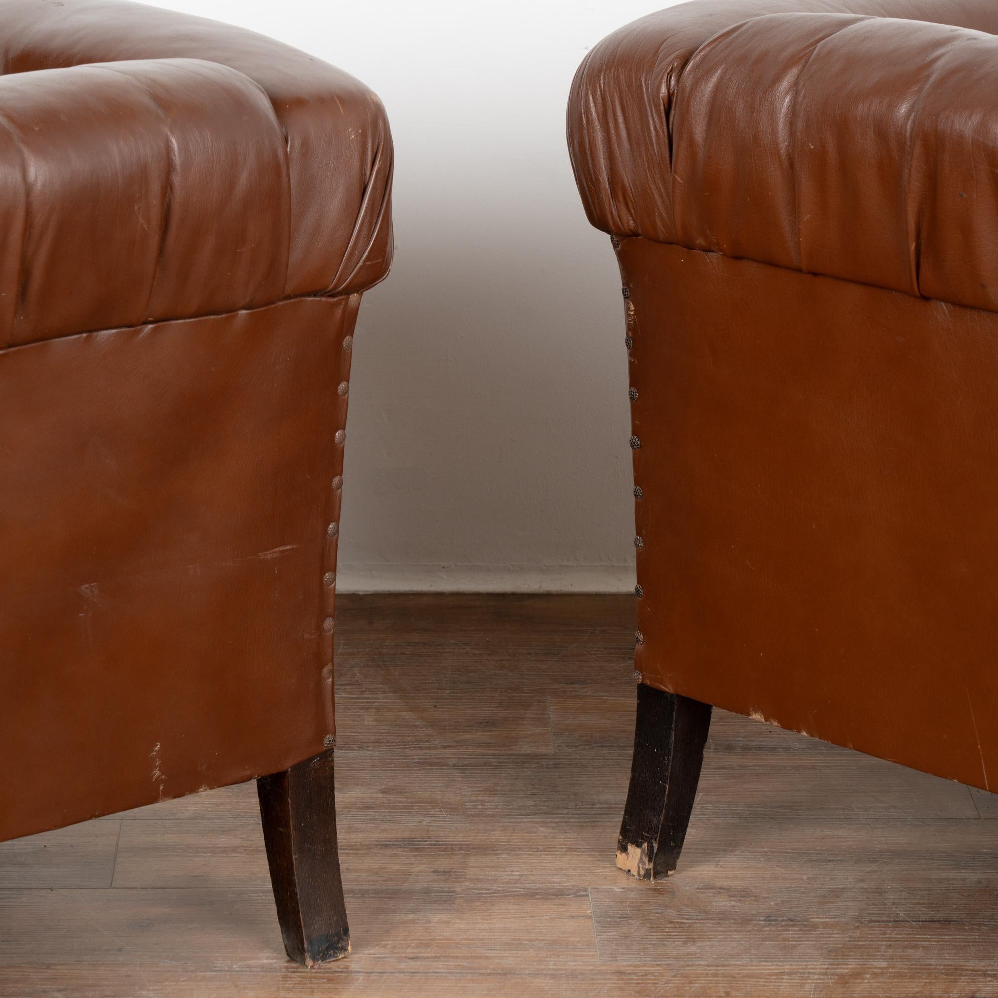 Ensemble de 3, canapé en cuir Brown et paire de fauteuils club, Danemark circa 1960 en vente 5