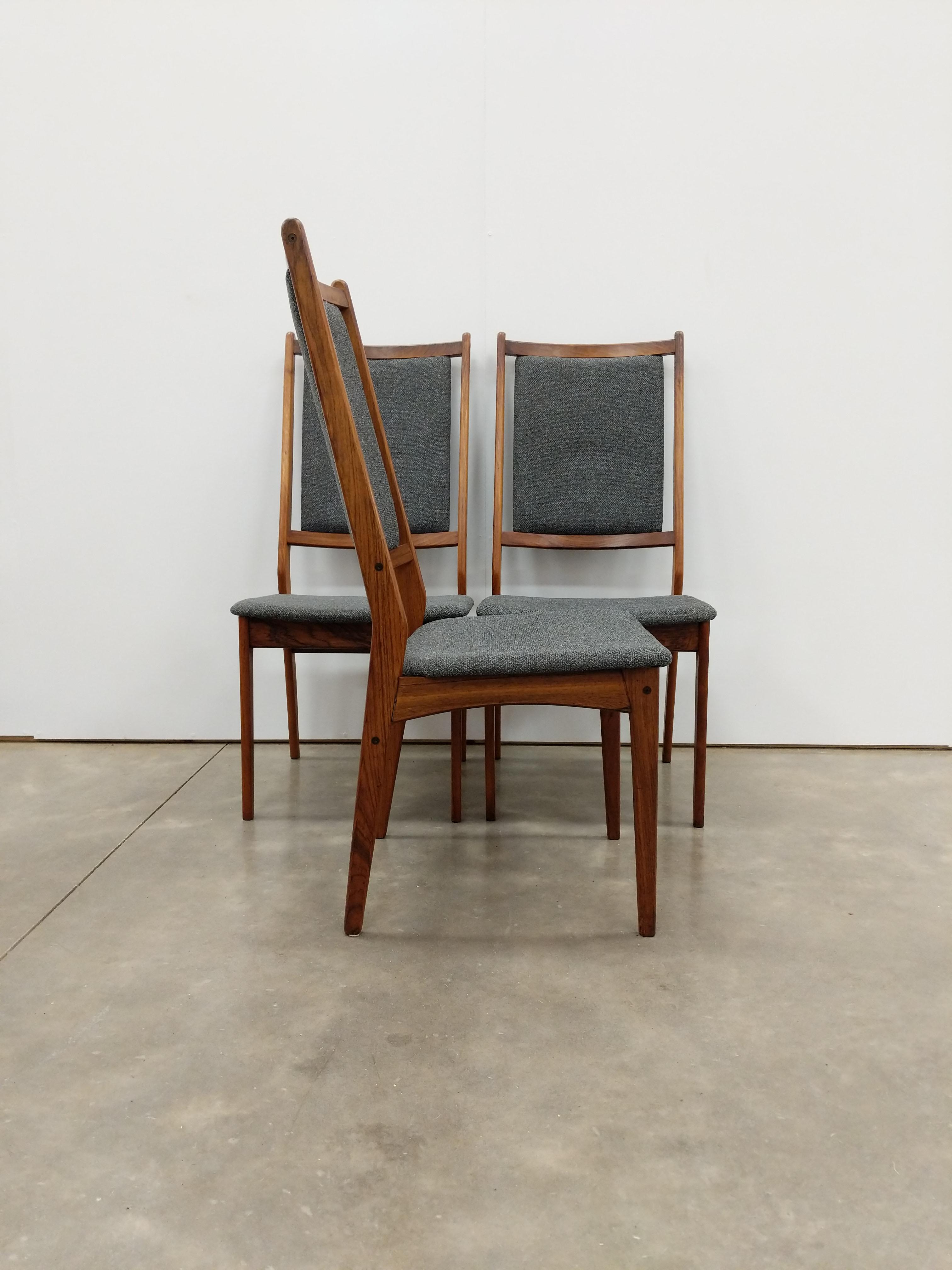 Set of 3 authentic vintage mid century Danish Modern rosewood dining chairs.

This set is in excellent condition with few signs of age-related wear and brand new Knoll upholstery.

If you would like any additional details, please contact