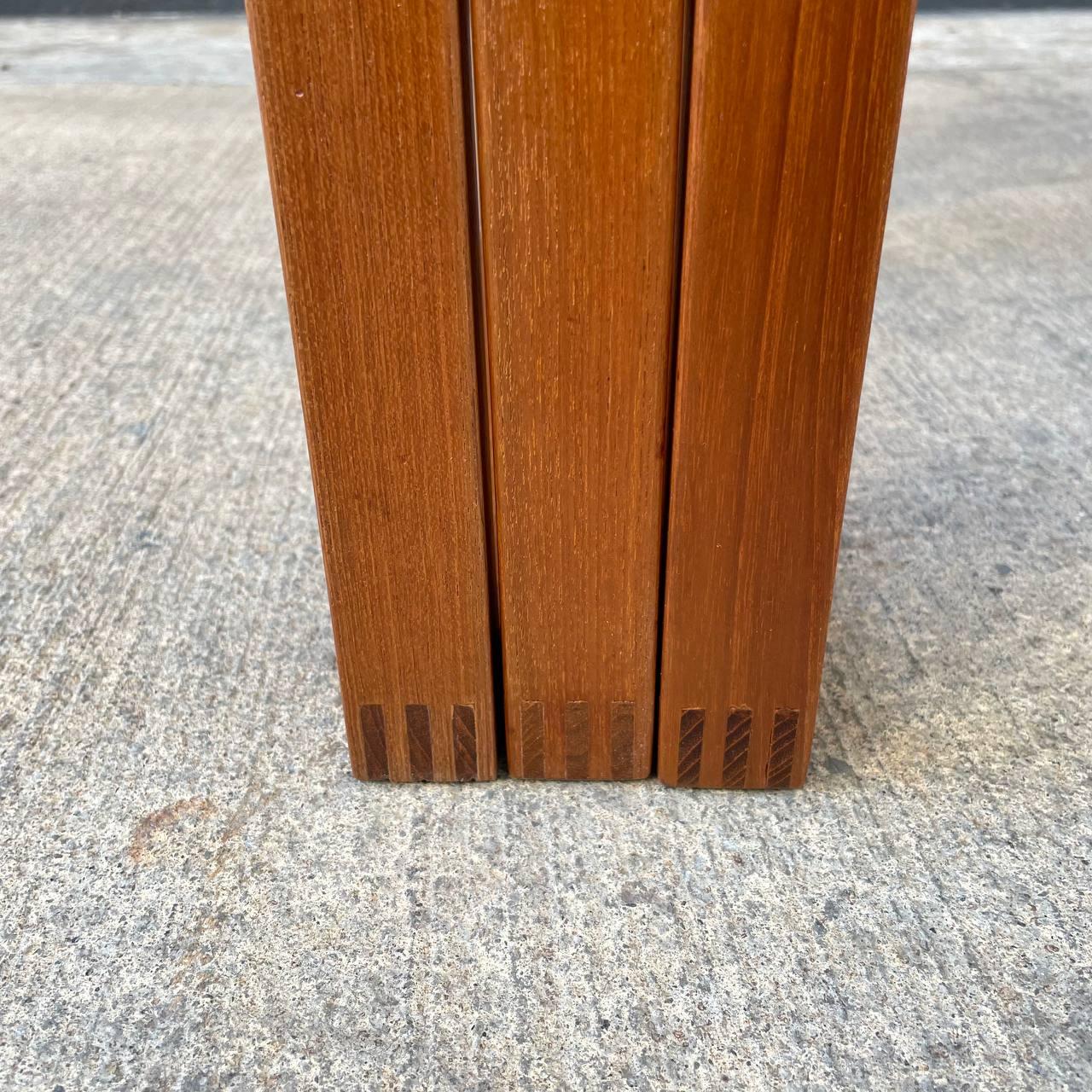 Ensemble de 3 tables gigognes danoises modernes vintage en teck en vente 7