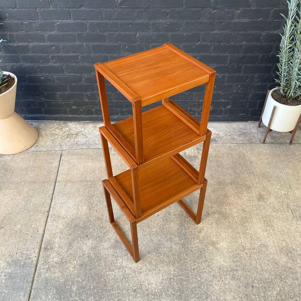 Ensemble de 3 tables gigognes danoises modernes vintage en teck en vente 8