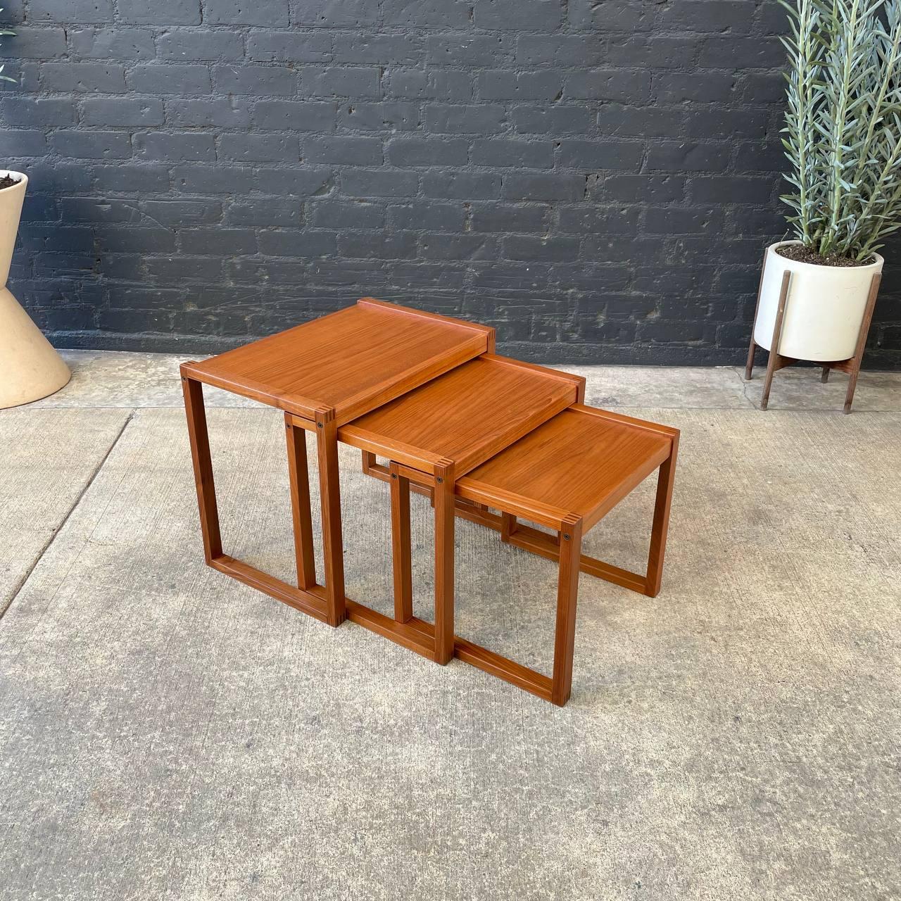 Mid-Century Modern Set of 3 Vintage Danish Modern Teak Nesting Tables For Sale