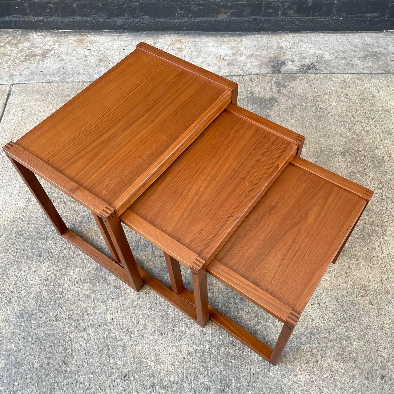 Set of 3 Vintage Danish Modern Teak Nesting Tables In Excellent Condition For Sale In Los Angeles, CA