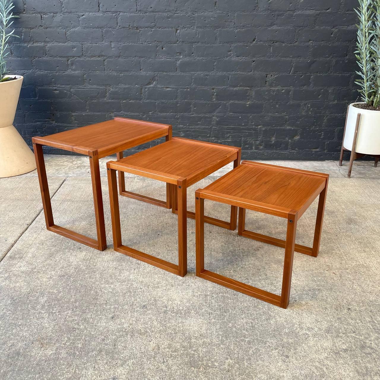 Mid-20th Century Set of 3 Vintage Danish Modern Teak Nesting Tables For Sale