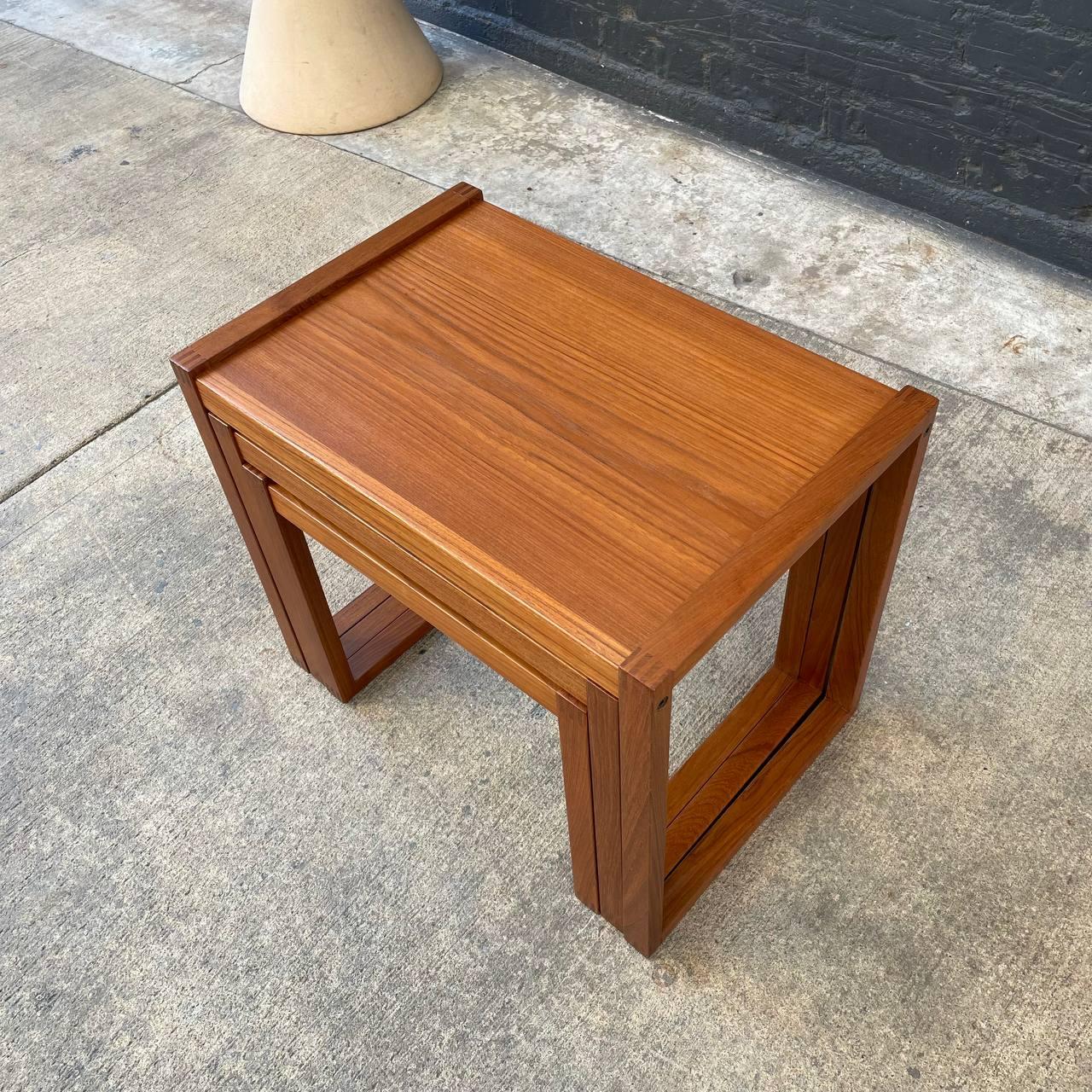 Ensemble de 3 tables gigognes danoises modernes vintage en teck en vente 2